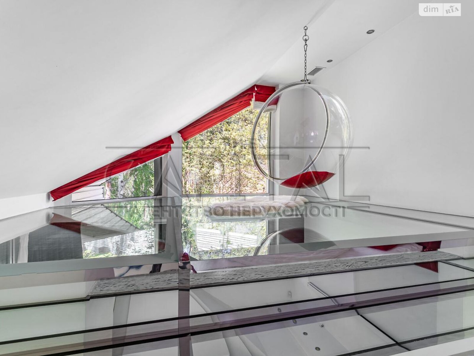 двухэтажный дом с балконом, 244 кв. м, кирпич. Сдается помесячно в Забырье фото 1