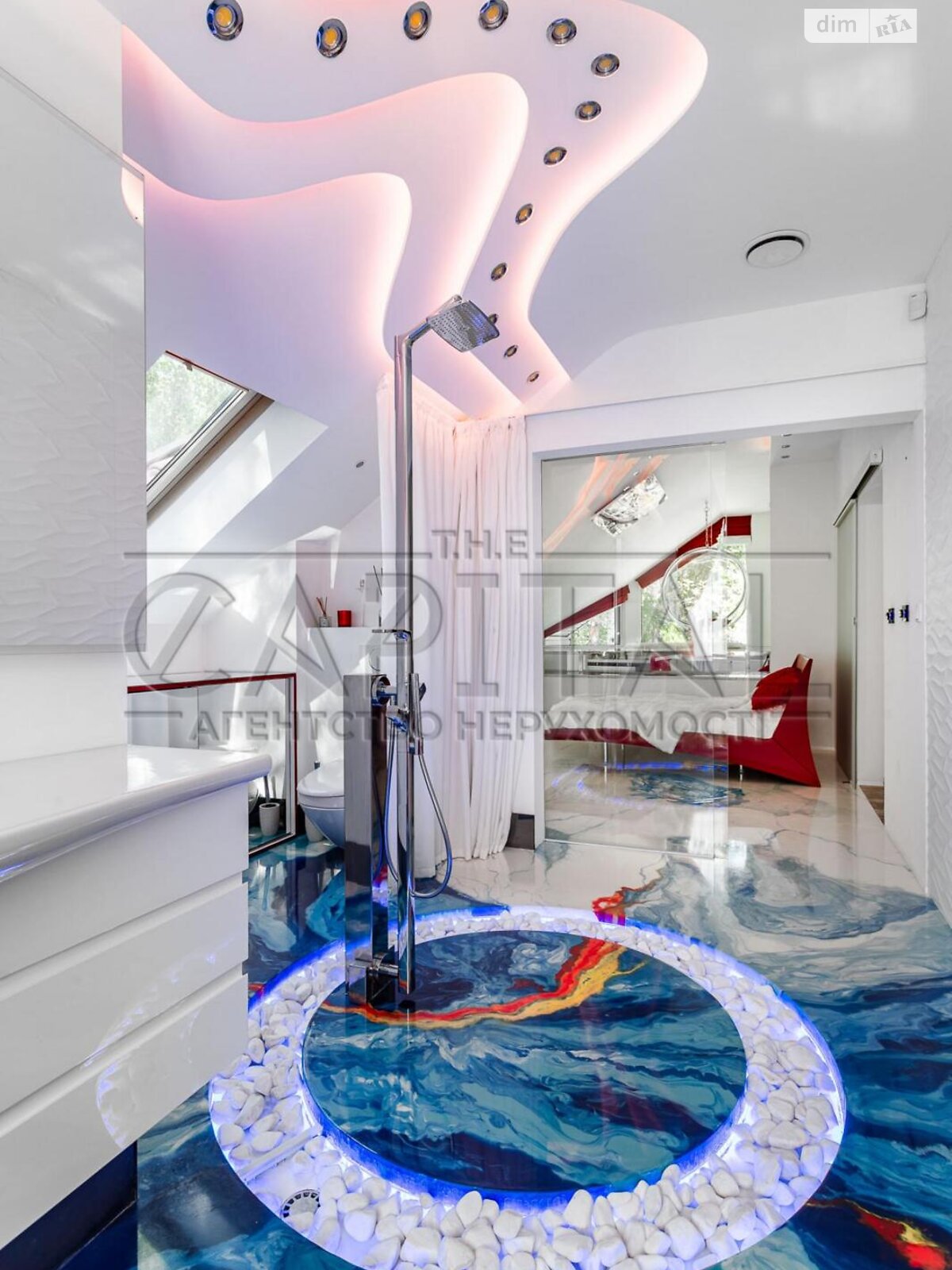 двухэтажный дом с балконом, 244 кв. м, кирпич. Сдается помесячно в Забырье фото 1