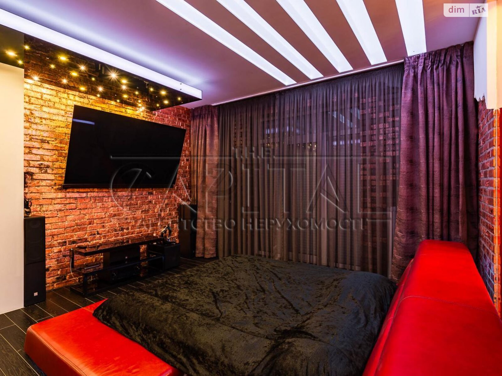 двухэтажный дом с балконом, 244 кв. м, кирпич. Сдается помесячно в Забырье фото 1