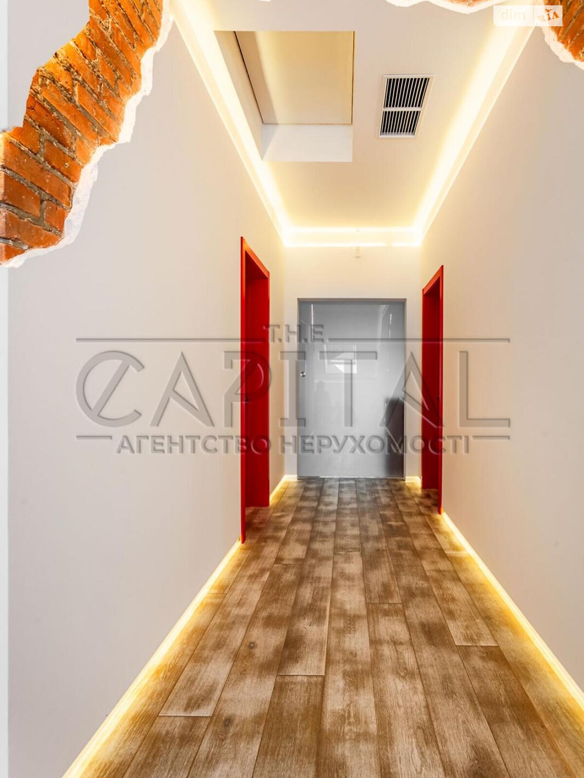 двухэтажный дом с балконом, 244 кв. м, кирпич. Сдается помесячно в Забырье фото 1