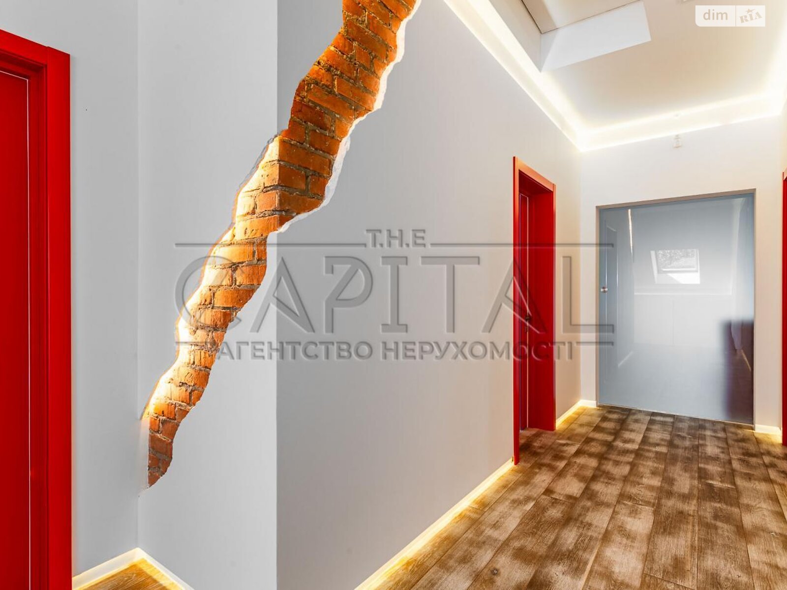 двухэтажный дом с балконом, 244 кв. м, кирпич. Сдается помесячно в Забырье фото 1