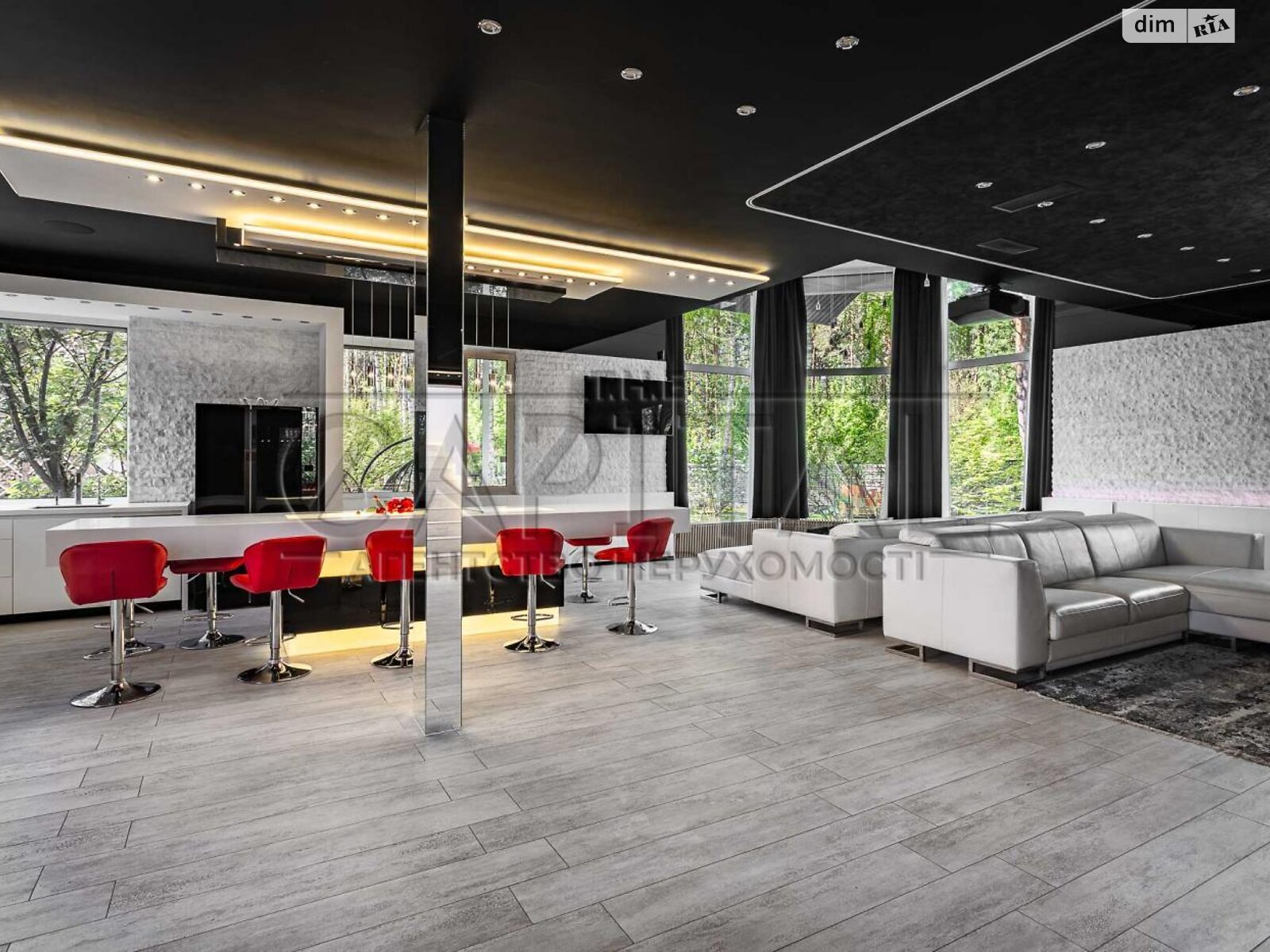 двухэтажный дом с балконом, 244 кв. м, кирпич. Сдается помесячно в Забырье фото 1