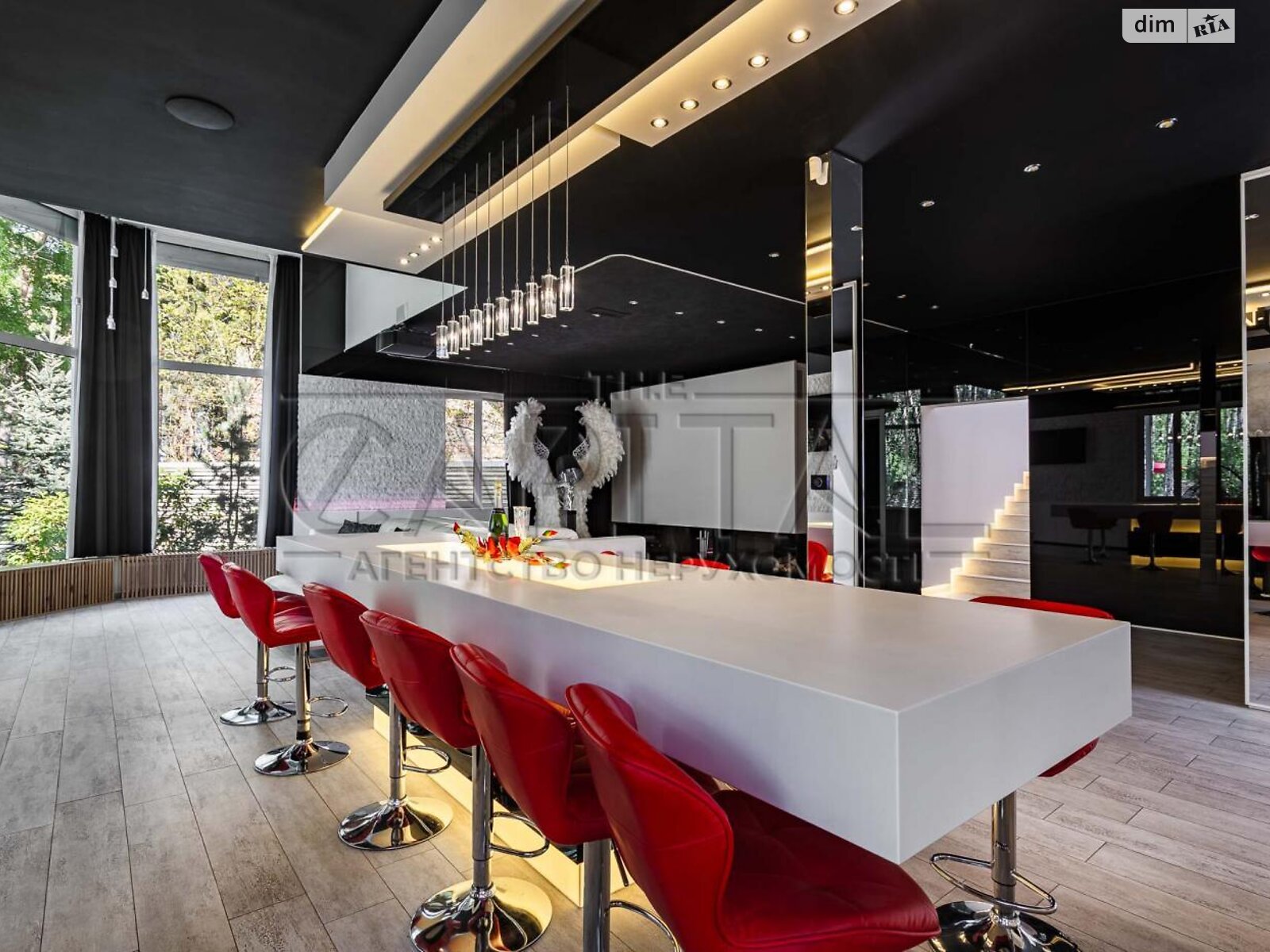 двухэтажный дом с балконом, 244 кв. м, кирпич. Сдается помесячно в Забырье фото 1