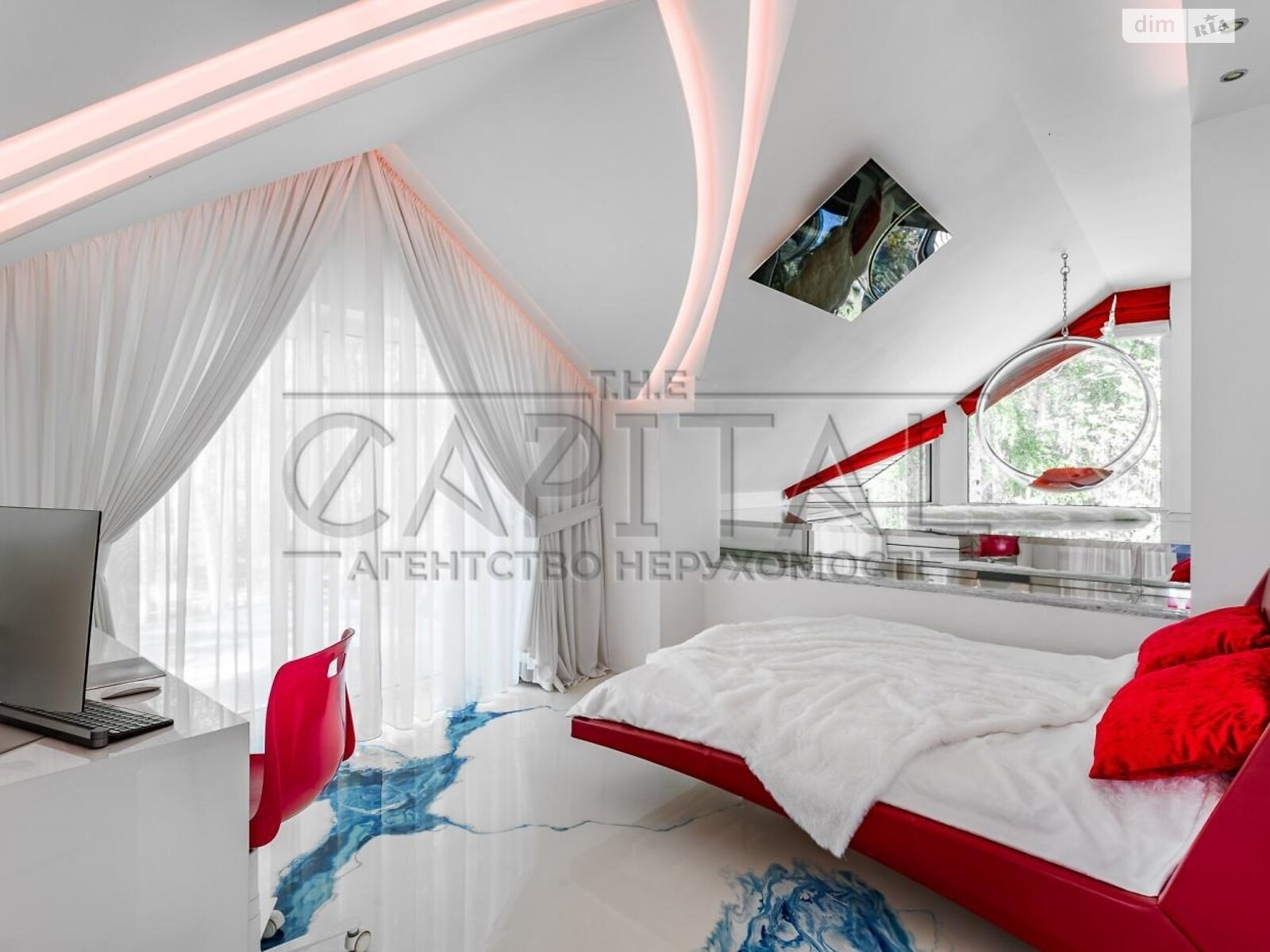 двухэтажный дом с балконом, 244 кв. м, кирпич. Сдается помесячно в Забырье фото 1