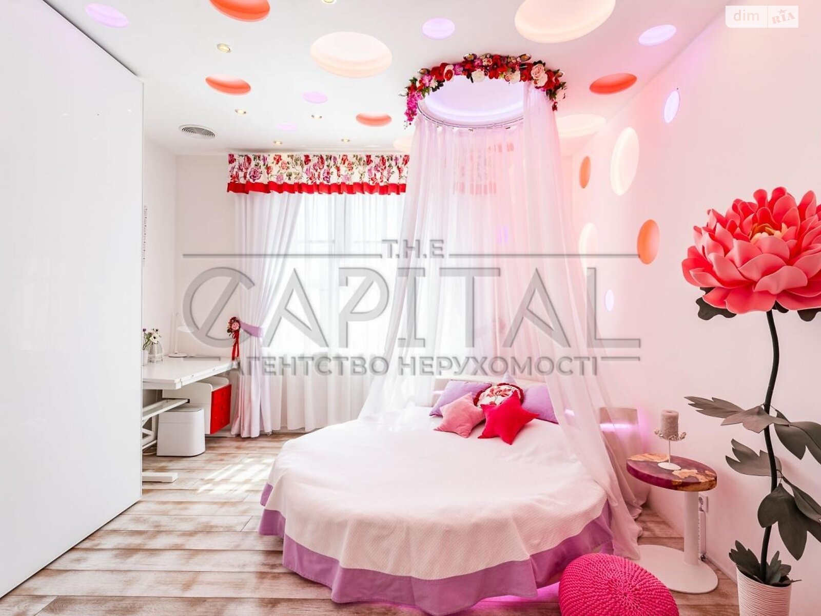 двухэтажный дом с балконом, 244 кв. м, кирпич. Сдается помесячно в Забырье фото 1