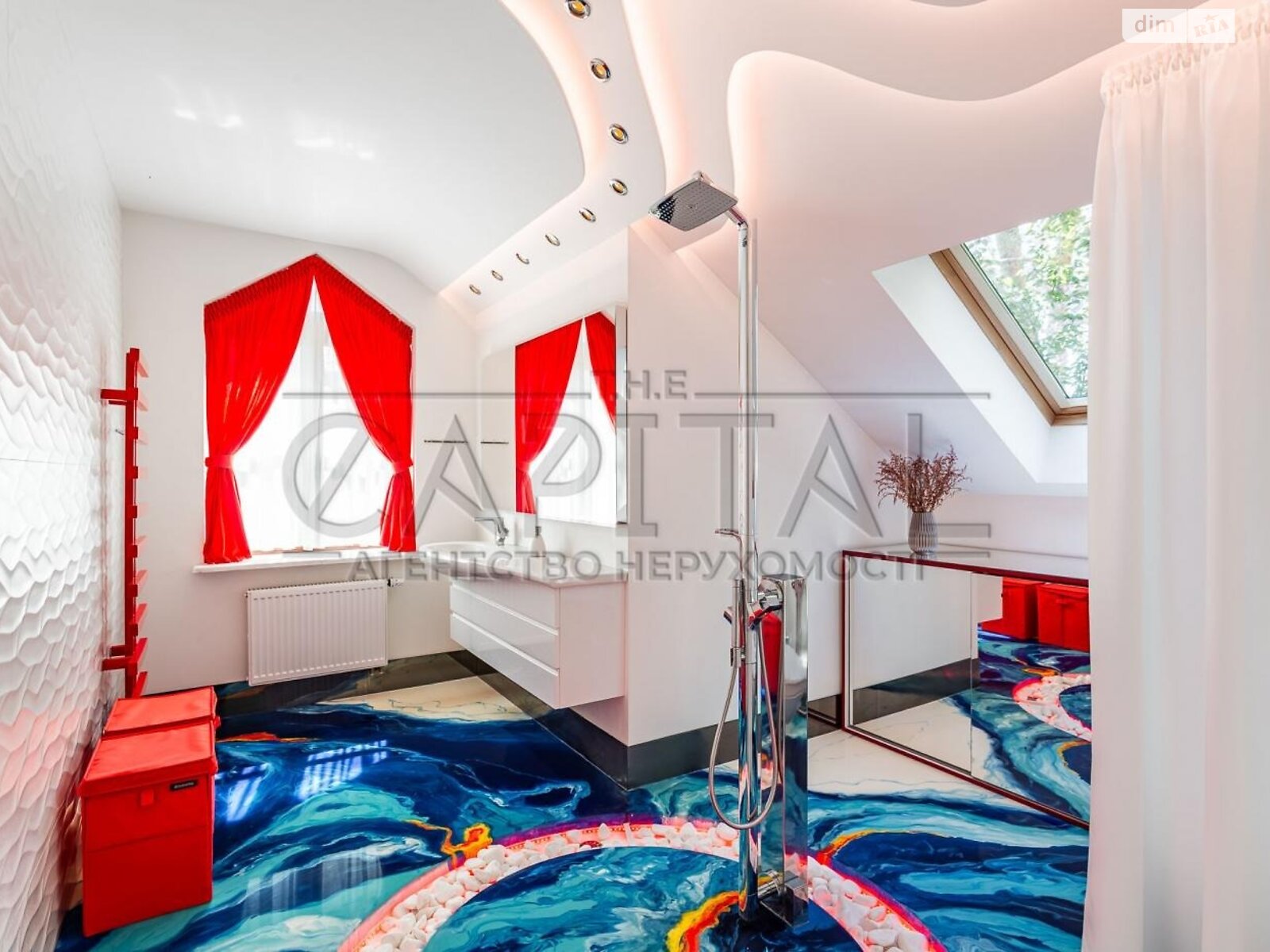 двухэтажный дом с балконом, 244 кв. м, кирпич. Сдается помесячно в Забырье фото 1