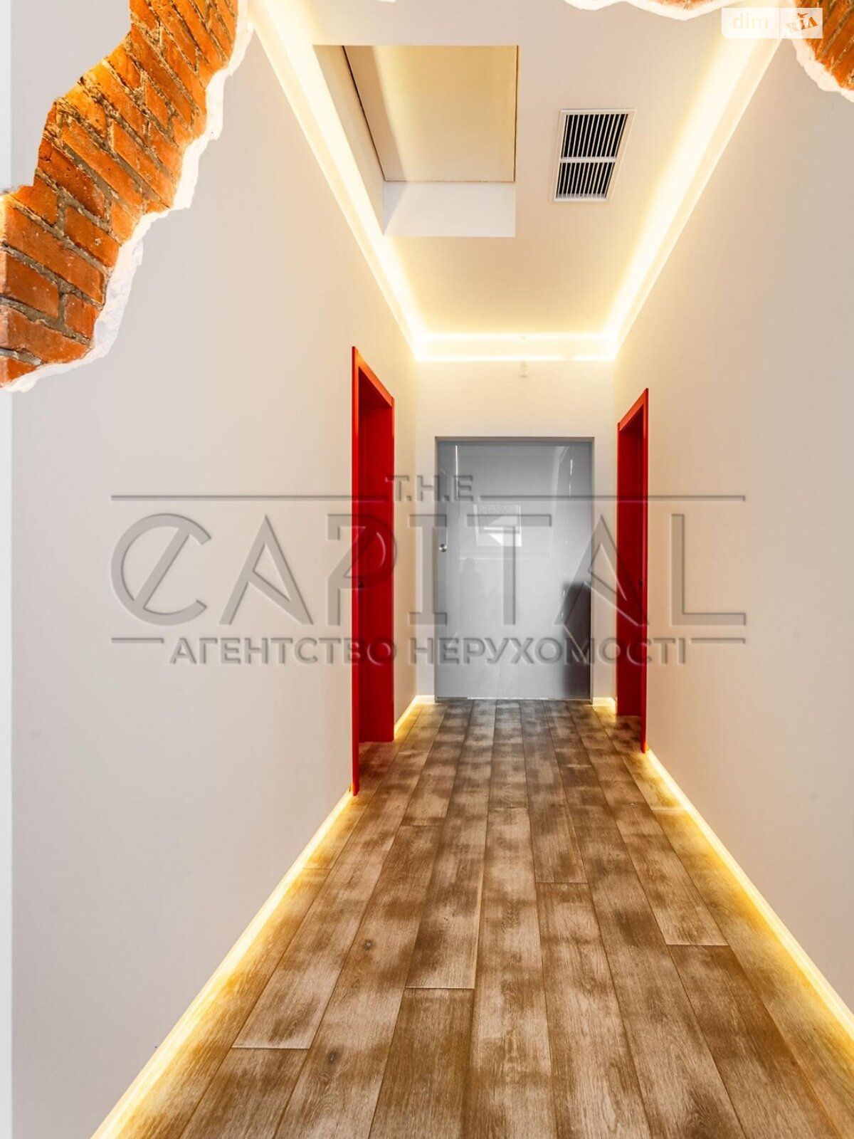 двухэтажный дом с балконом, 244 кв. м, кирпич. Сдается помесячно в Забырье фото 1