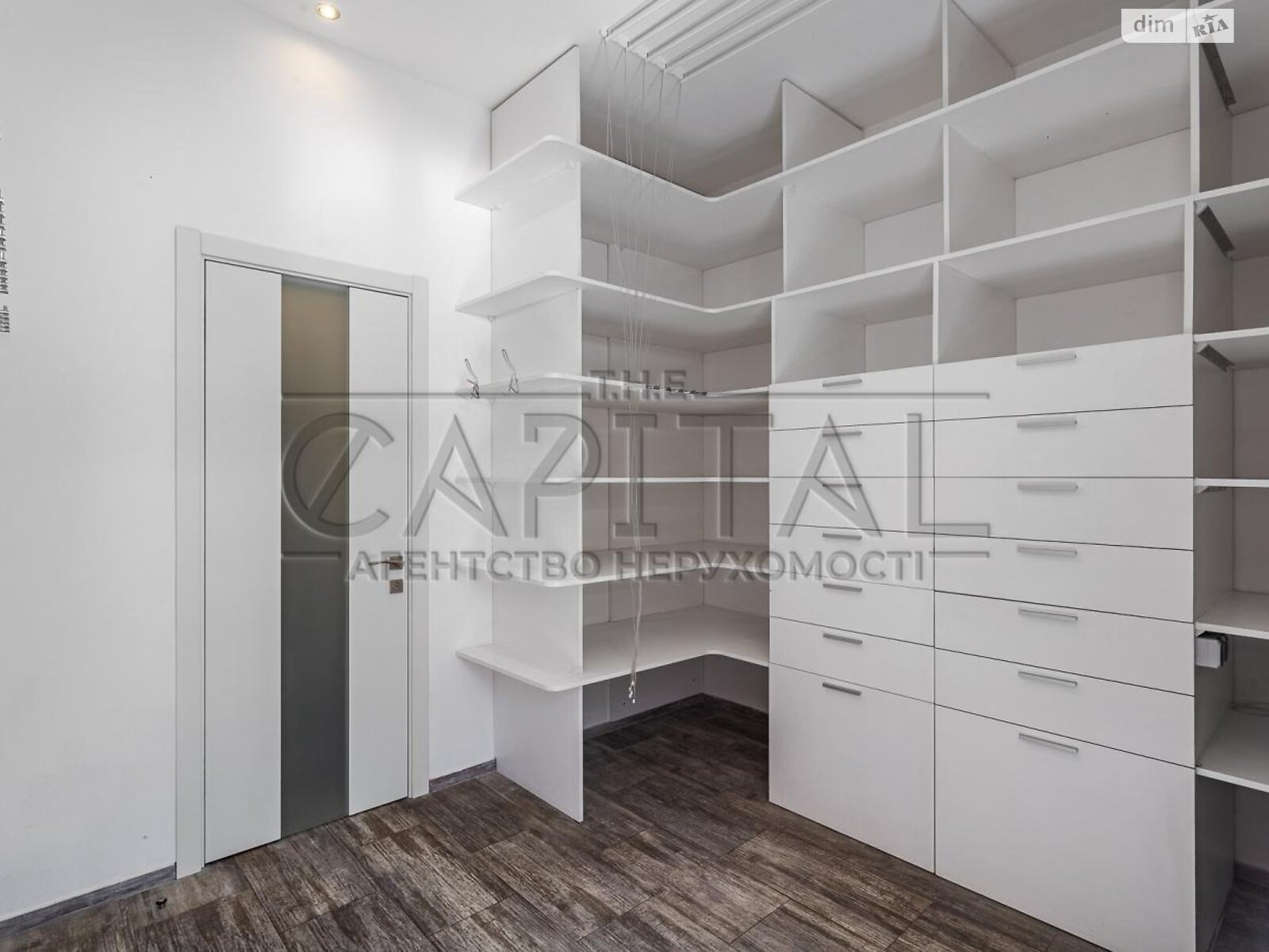 двухэтажный дом с балконом, 244 кв. м, кирпич. Сдается помесячно в Забырье фото 1