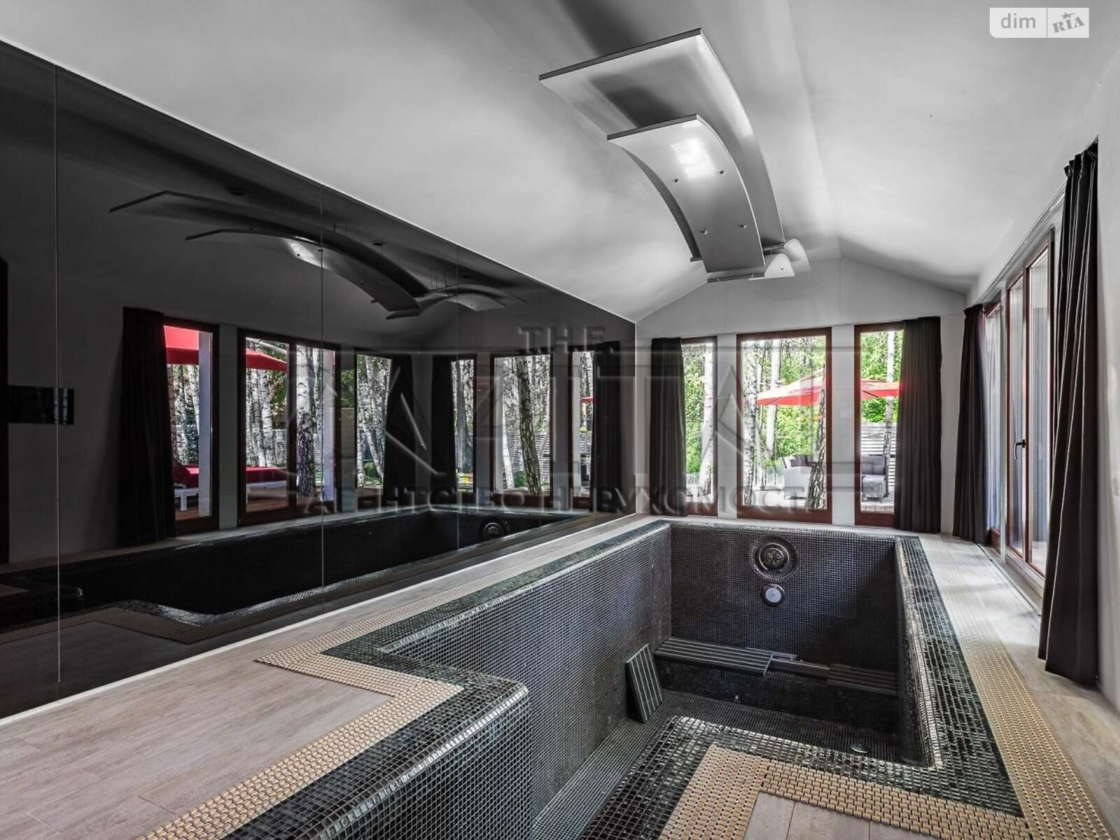 двухэтажный дом с балконом, 244 кв. м, кирпич. Сдается помесячно в Забырье фото 1