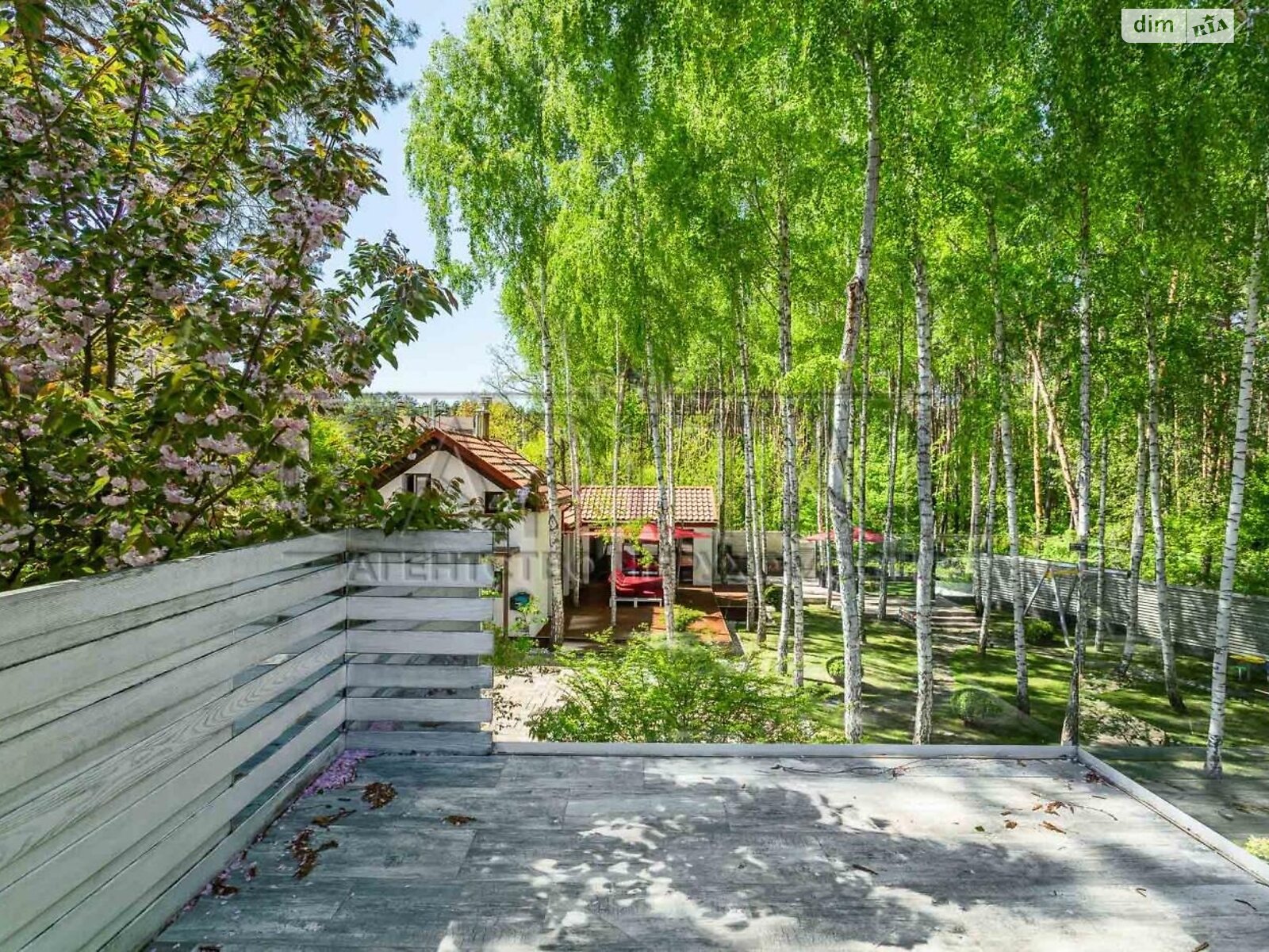 двухэтажный дом с балконом, 244 кв. м, кирпич. Сдается помесячно в Забырье фото 1