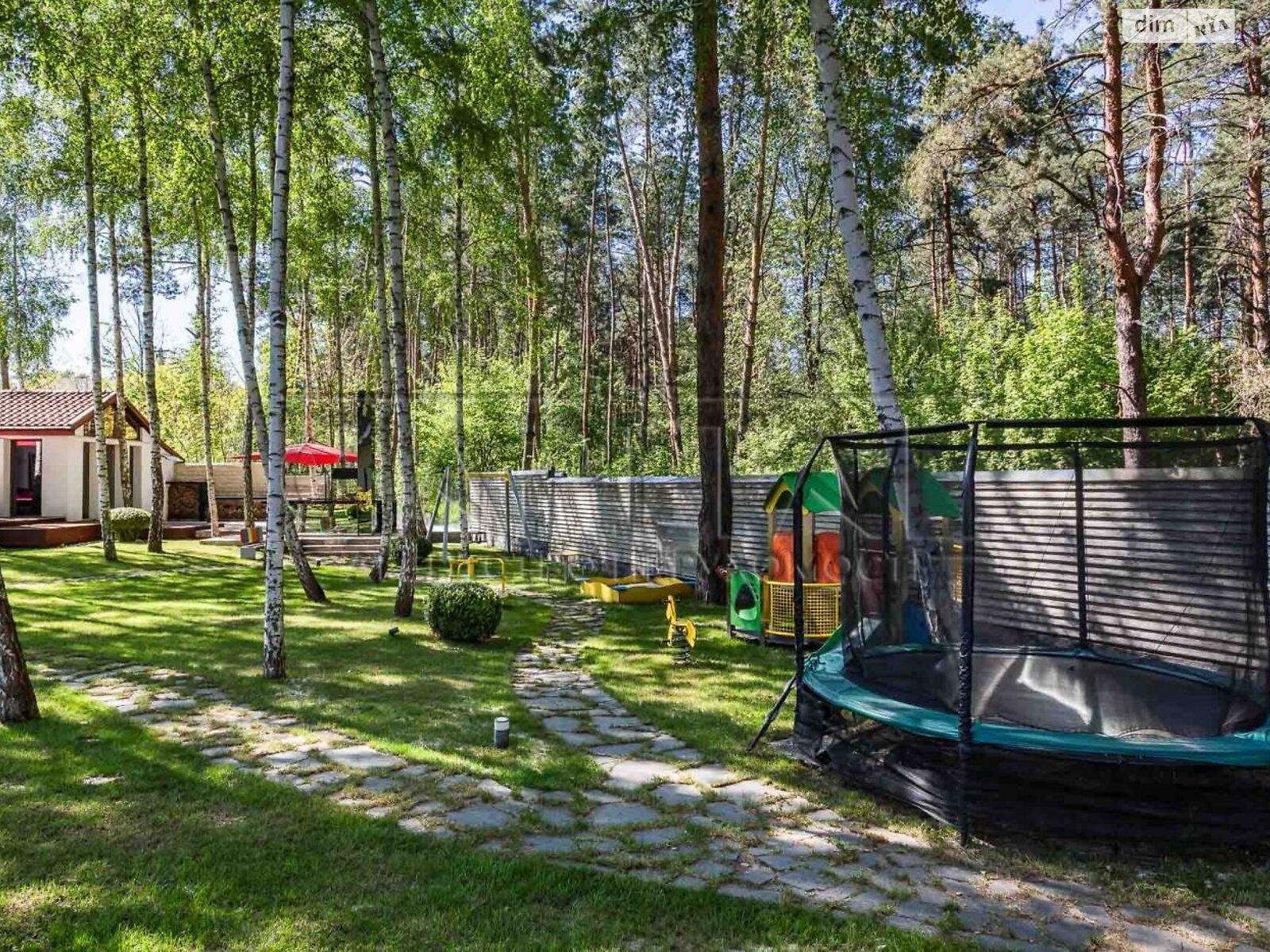 двухэтажный дом с балконом, 244 кв. м, кирпич. Сдается помесячно в Забырье фото 1