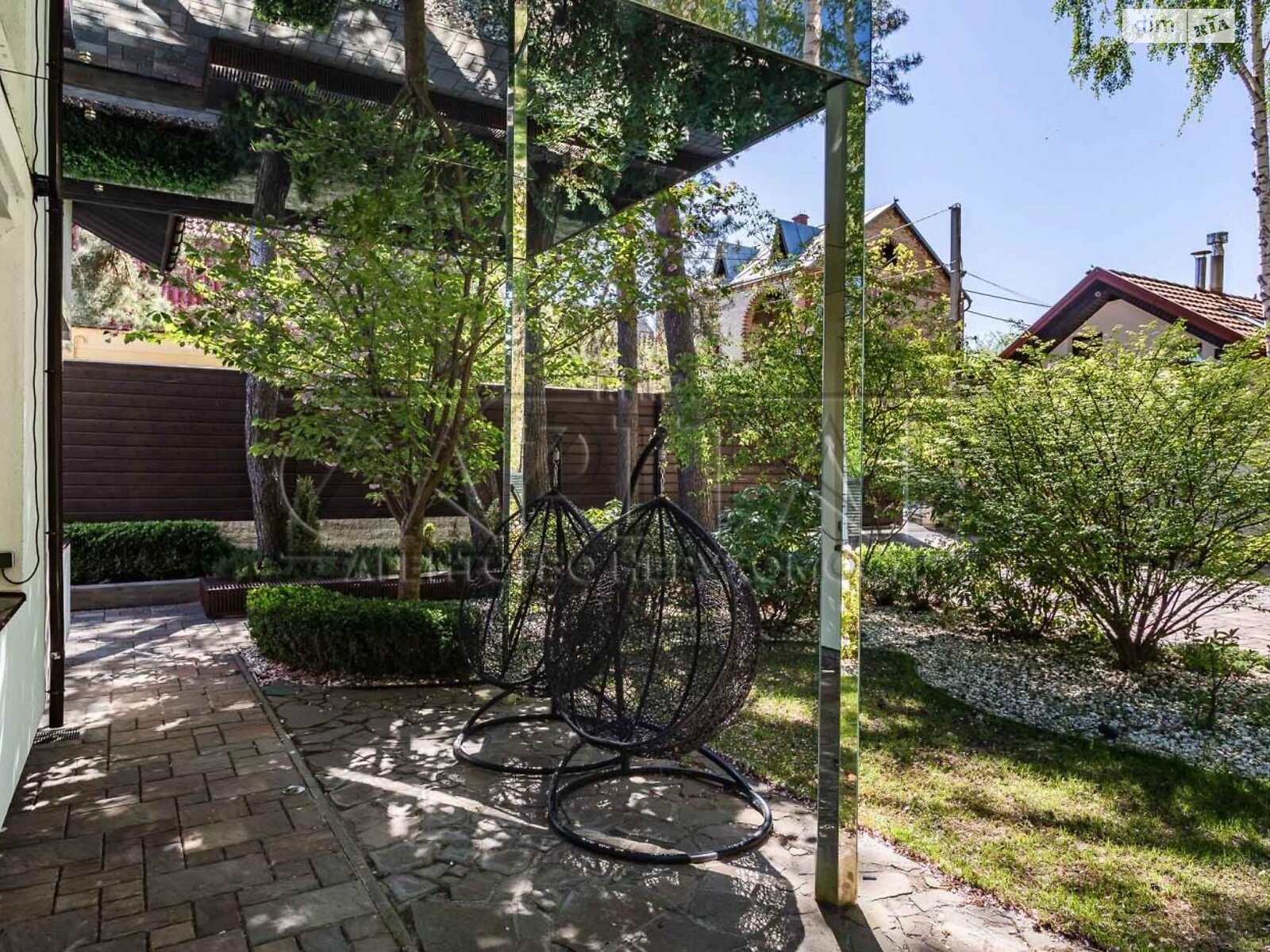 двухэтажный дом с балконом, 244 кв. м, кирпич. Сдается помесячно в Забырье фото 1