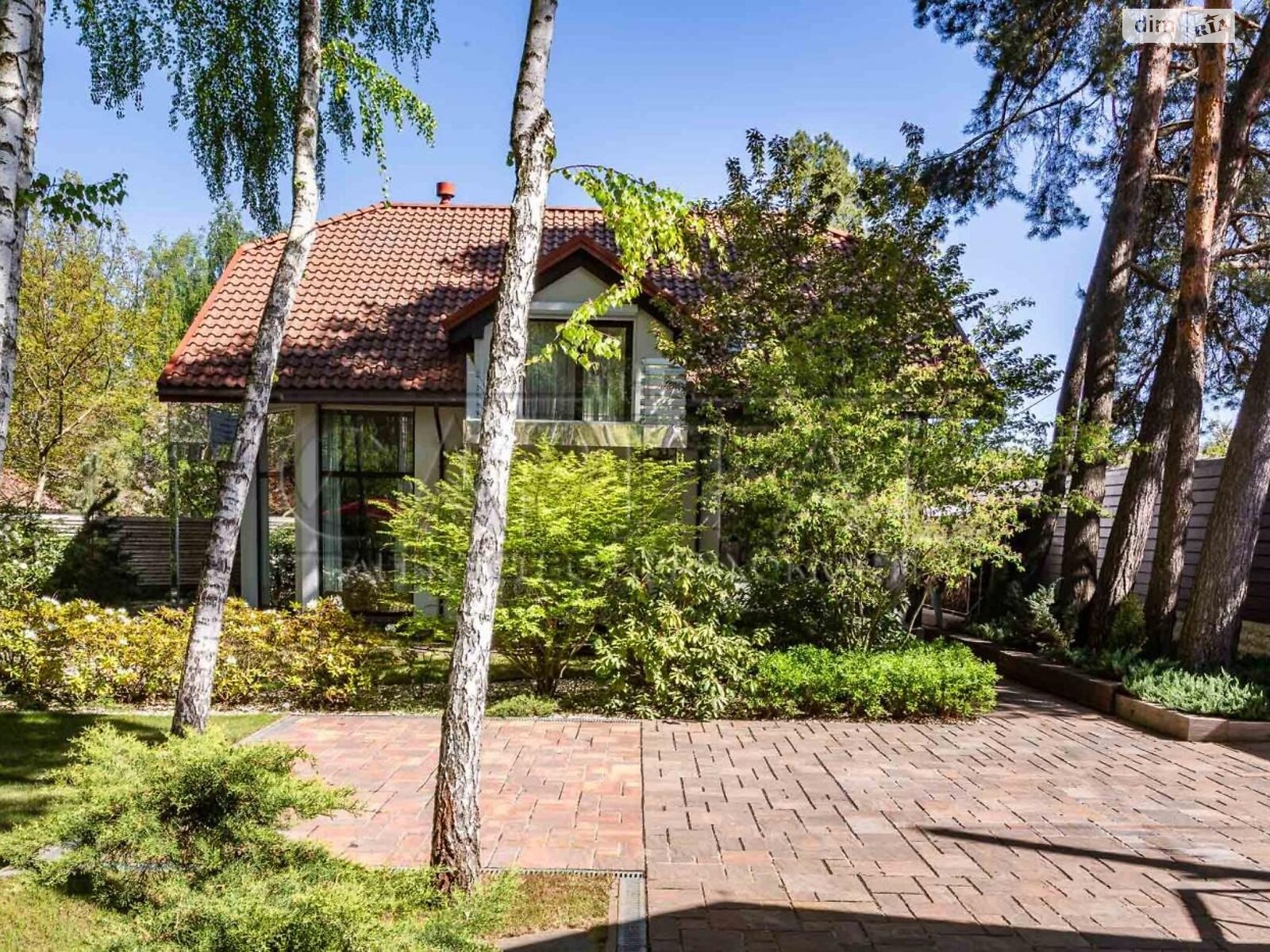 двухэтажный дом с балконом, 244 кв. м, кирпич. Сдается помесячно в Забырье фото 1