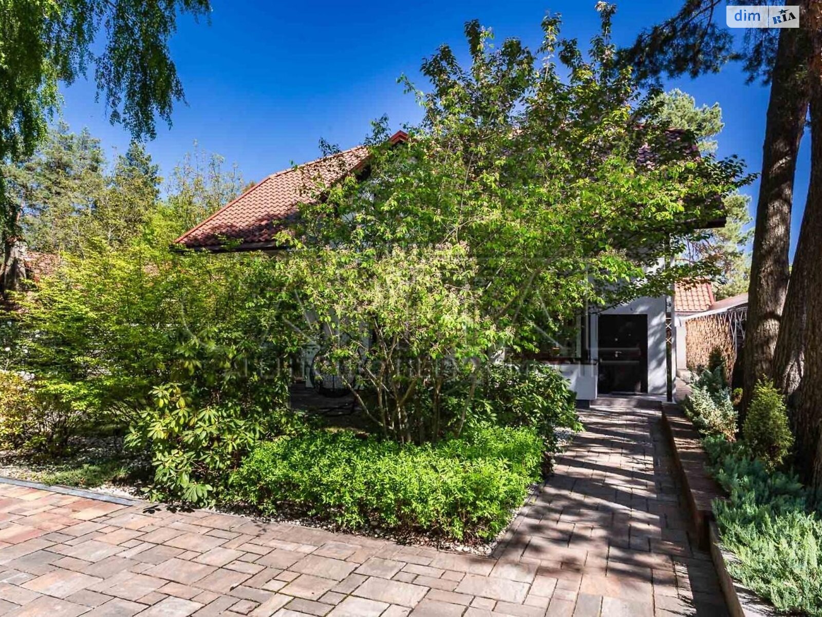 двухэтажный дом с балконом, 244 кв. м, кирпич. Сдается помесячно в Забырье фото 1