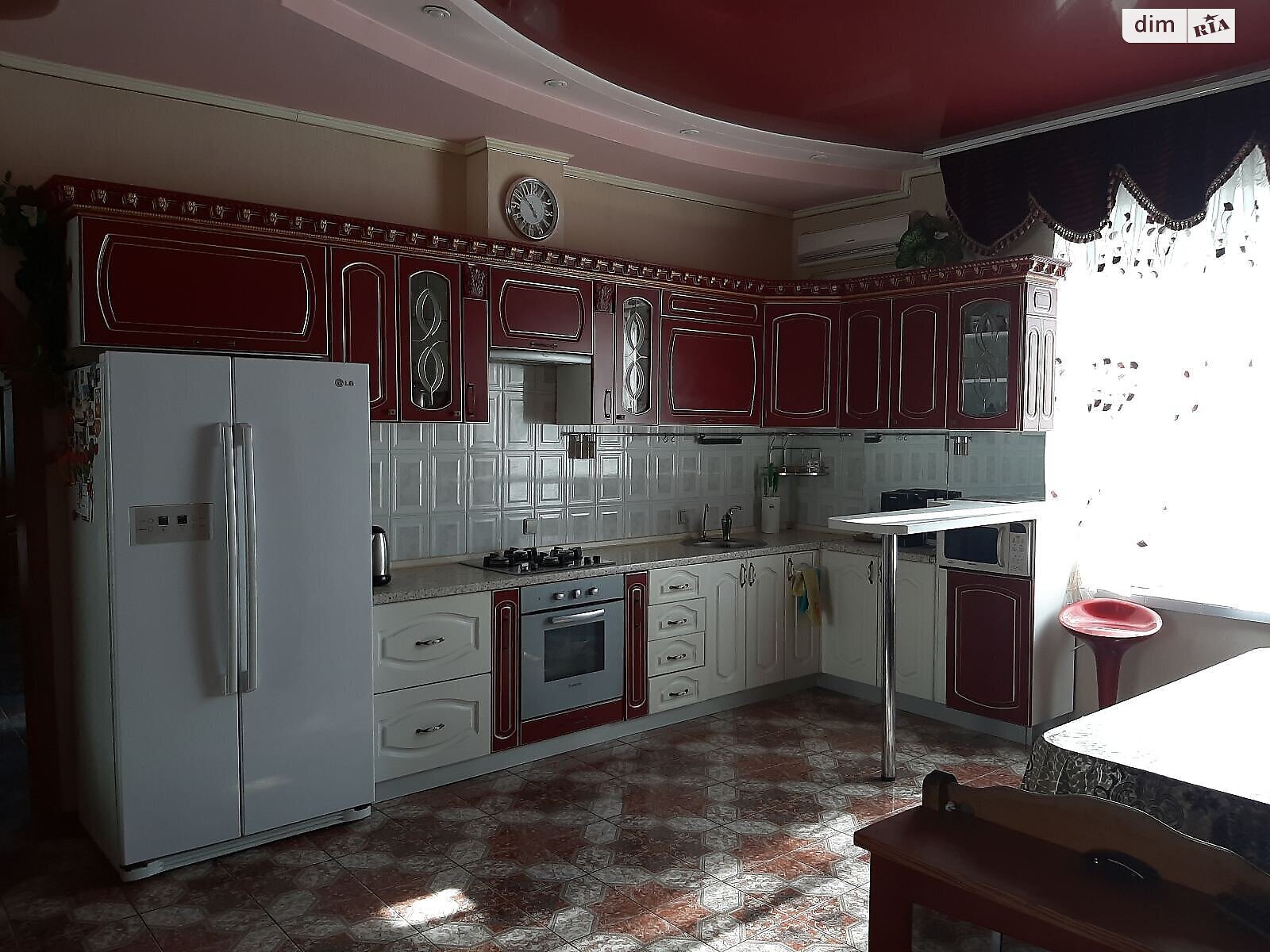 четырехэтажный дом с верандой, 340 кв. м, кирпич. Сдается помесячно в Запорожье, в районе Днепровский (Ленинский) фото 1 четырехэтажный дом с верандой, 340 кв. м, кирпич. Сдается помесячно в Запорожье, в районе Днепровский (Ленинский) фото 1