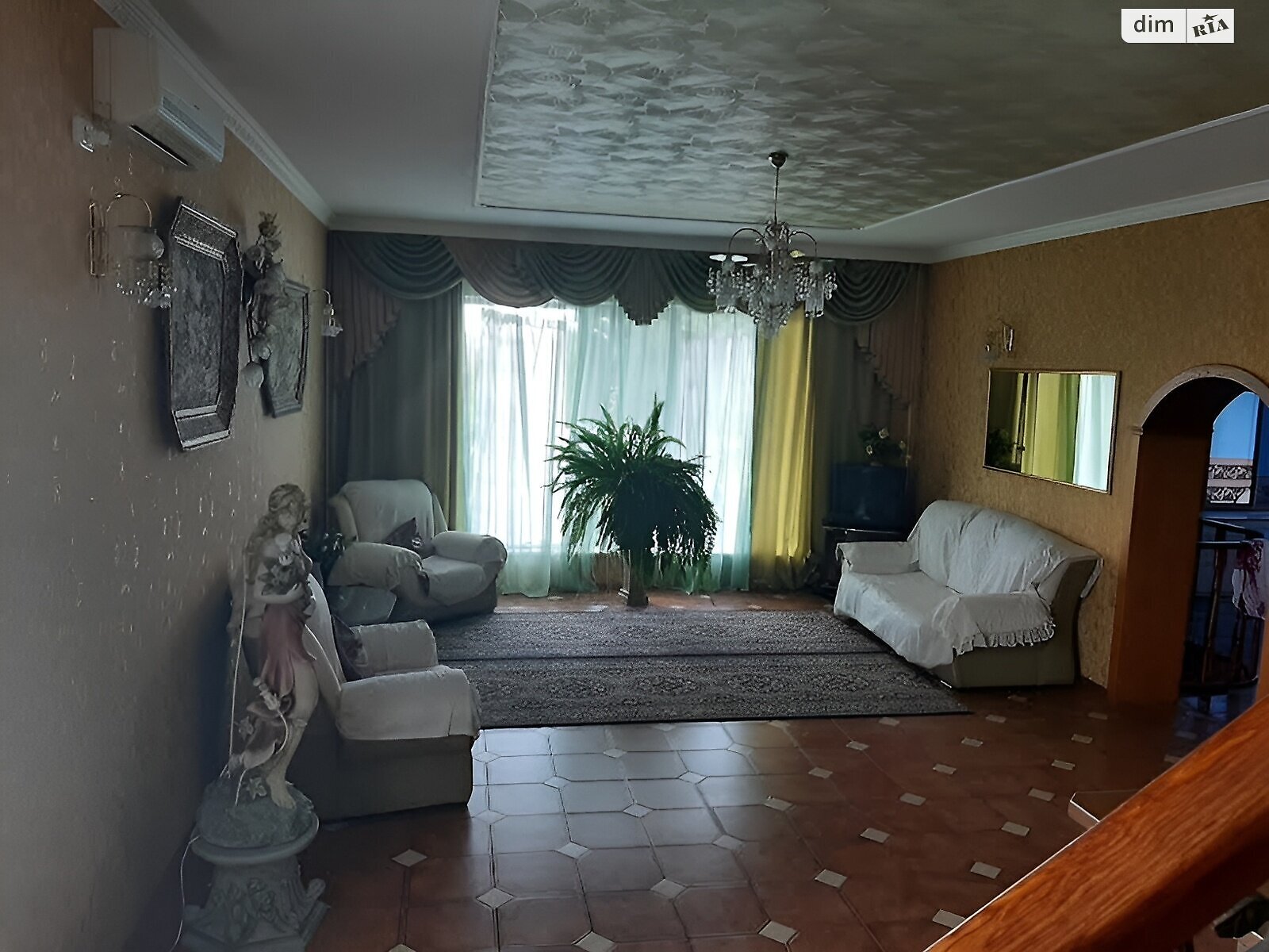 четырехэтажный дом с верандой, 340 кв. м, кирпич. Сдается помесячно в Запорожье, в районе Днепровский (Ленинский) фото 1 четырехэтажный дом с верандой, 340 кв. м, кирпич. Сдается помесячно в Запорожье, в районе Днепровский (Ленинский) фото 1