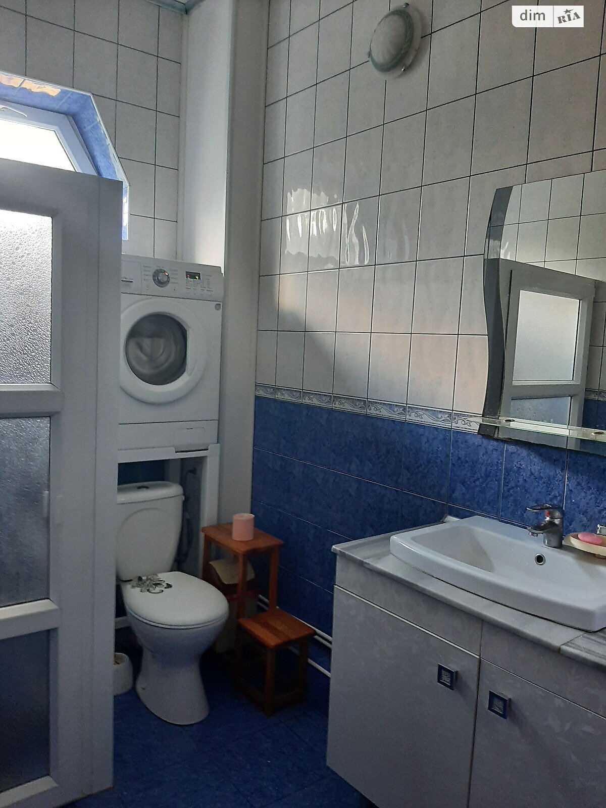 четырехэтажный дом с верандой, 340 кв. м, кирпич. Сдается помесячно в Запорожье, в районе Днепровский (Ленинский) фото 1 четырехэтажный дом с верандой, 340 кв. м, кирпич. Сдается помесячно в Запорожье, в районе Днепровский (Ленинский) фото 1