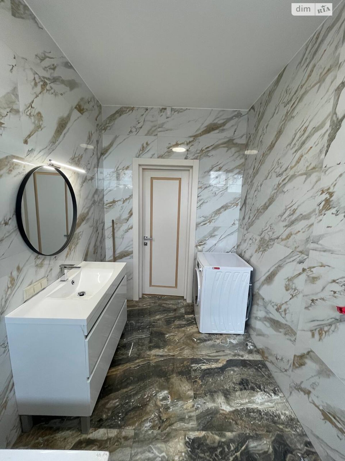 трехэтажный дом с гаражом, 360 кв. м, кирпич. Сдается помесячно в Зимней Воде фото 1 трехэтажный дом с гаражом, 360 кв. м, кирпич. Сдается помесячно в Зимней Воде фото 1