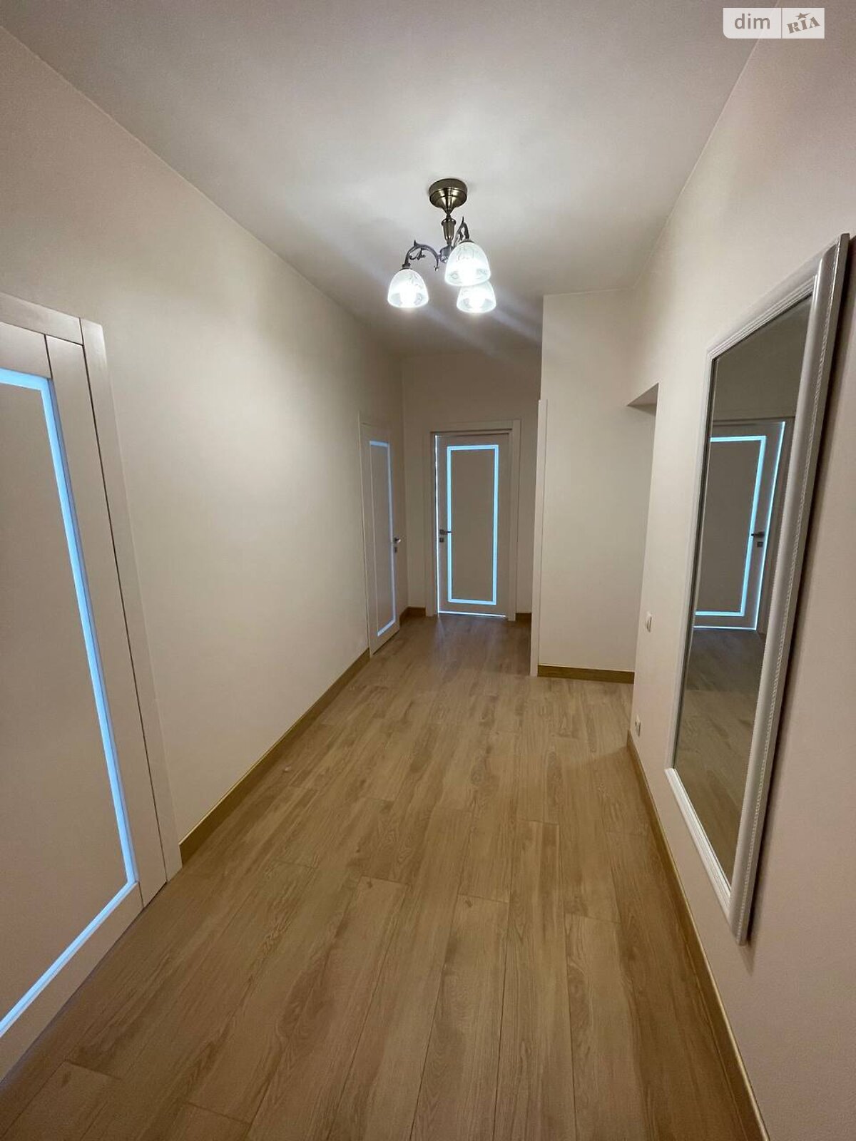 трехэтажный дом с гаражом, 360 кв. м, кирпич. Сдается помесячно в Зимней Воде фото 1 трехэтажный дом с гаражом, 360 кв. м, кирпич. Сдается помесячно в Зимней Воде фото 1