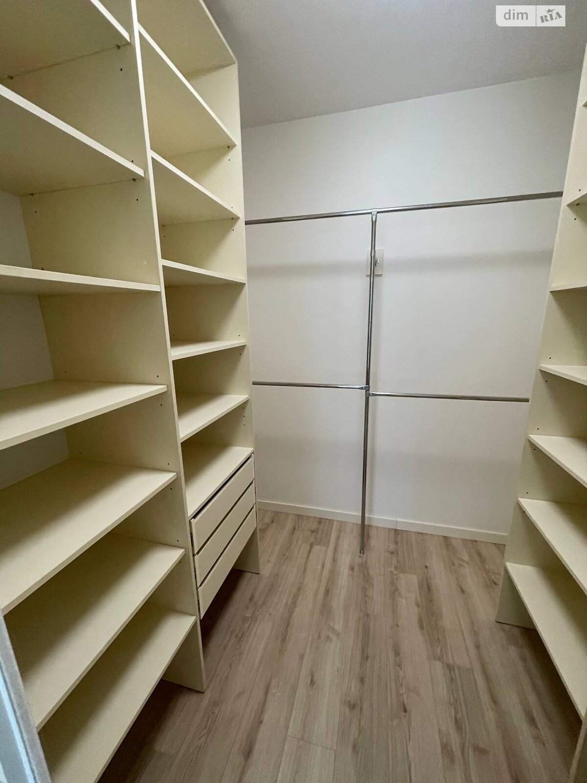 трехэтажный дом с гаражом, 360 кв. м, кирпич. Сдается помесячно в Зимней Воде фото 1 трехэтажный дом с гаражом, 360 кв. м, кирпич. Сдается помесячно в Зимней Воде фото 1