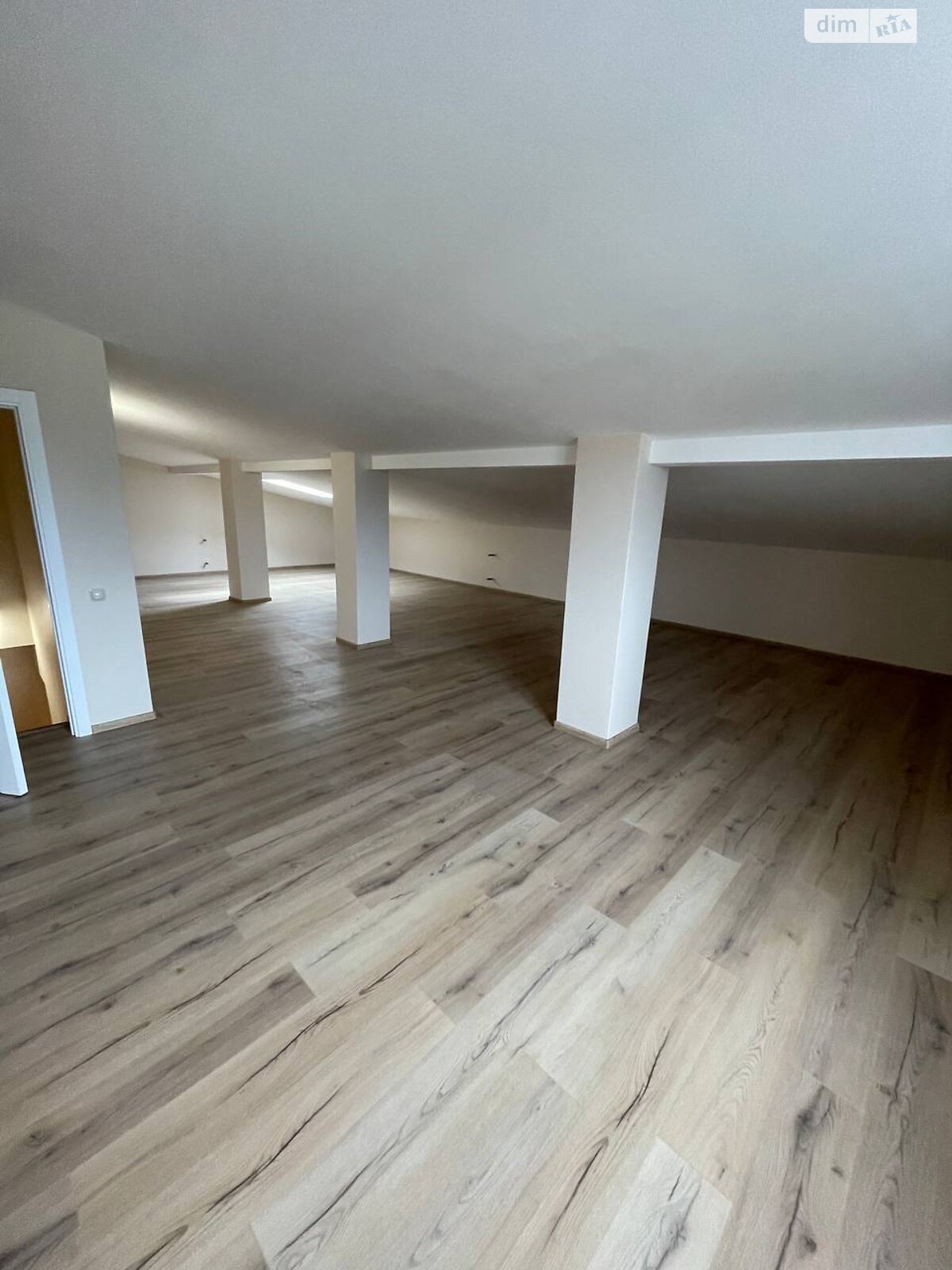трехэтажный дом с гаражом, 360 кв. м, кирпич. Сдается помесячно в Зимней Воде фото 1 трехэтажный дом с гаражом, 360 кв. м, кирпич. Сдается помесячно в Зимней Воде фото 1