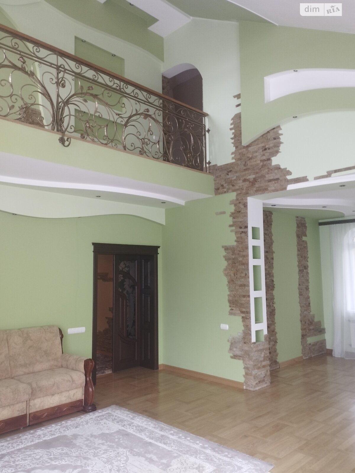 двухэтажный дом с балконом, 372.9 кв. м, кирпич. Сдается помесячно в Зымна Вода фото 1 двухэтажный дом с балконом, 372.9 кв. м, кирпич. Сдается помесячно в Зымна Вода фото 1