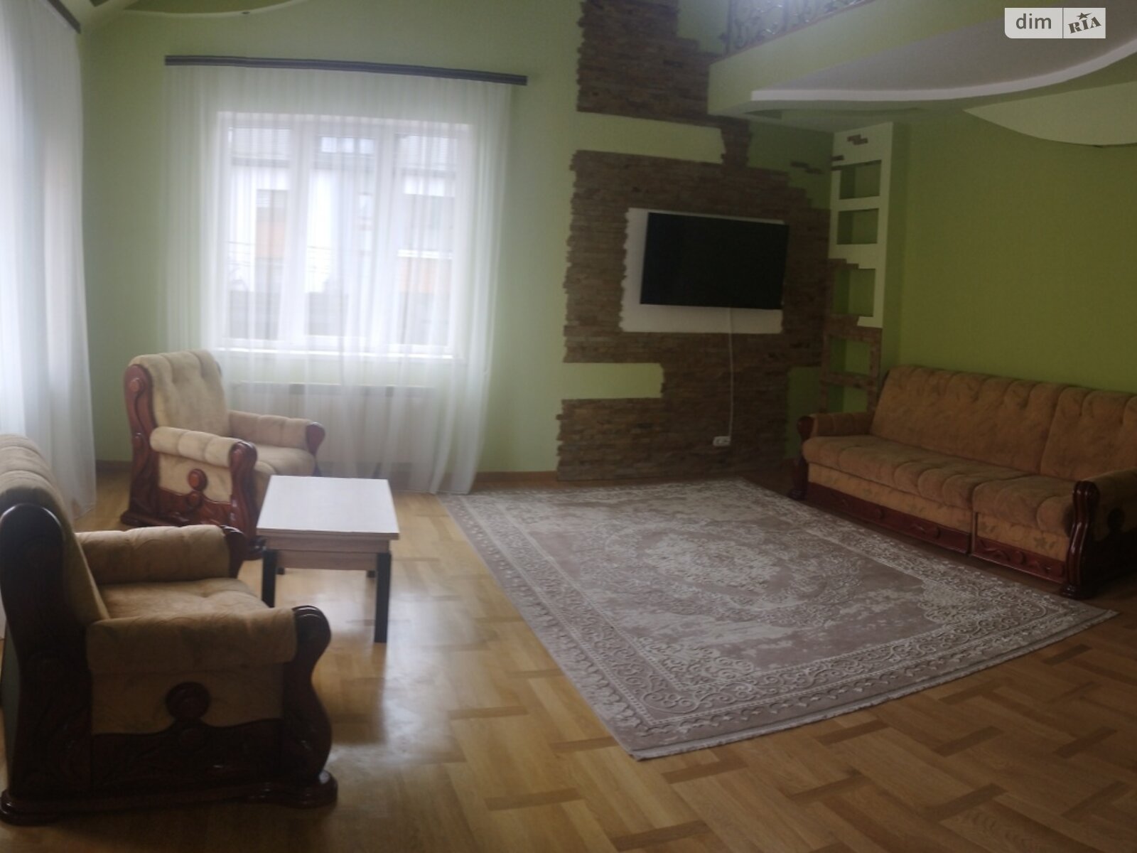 двухэтажный дом с балконом, 372.9 кв. м, кирпич. Сдается помесячно в Зымна Вода фото 1 двухэтажный дом с балконом, 372.9 кв. м, кирпич. Сдается помесячно в Зымна Вода фото 1