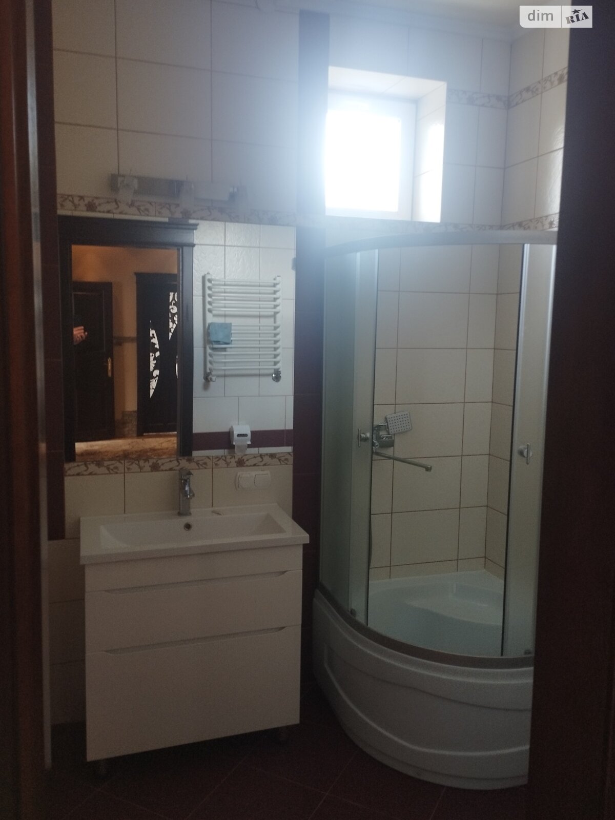 двухэтажный дом с балконом, 372.9 кв. м, кирпич. Сдается помесячно в Зымна Вода фото 1 двухэтажный дом с балконом, 372.9 кв. м, кирпич. Сдается помесячно в Зымна Вода фото 1