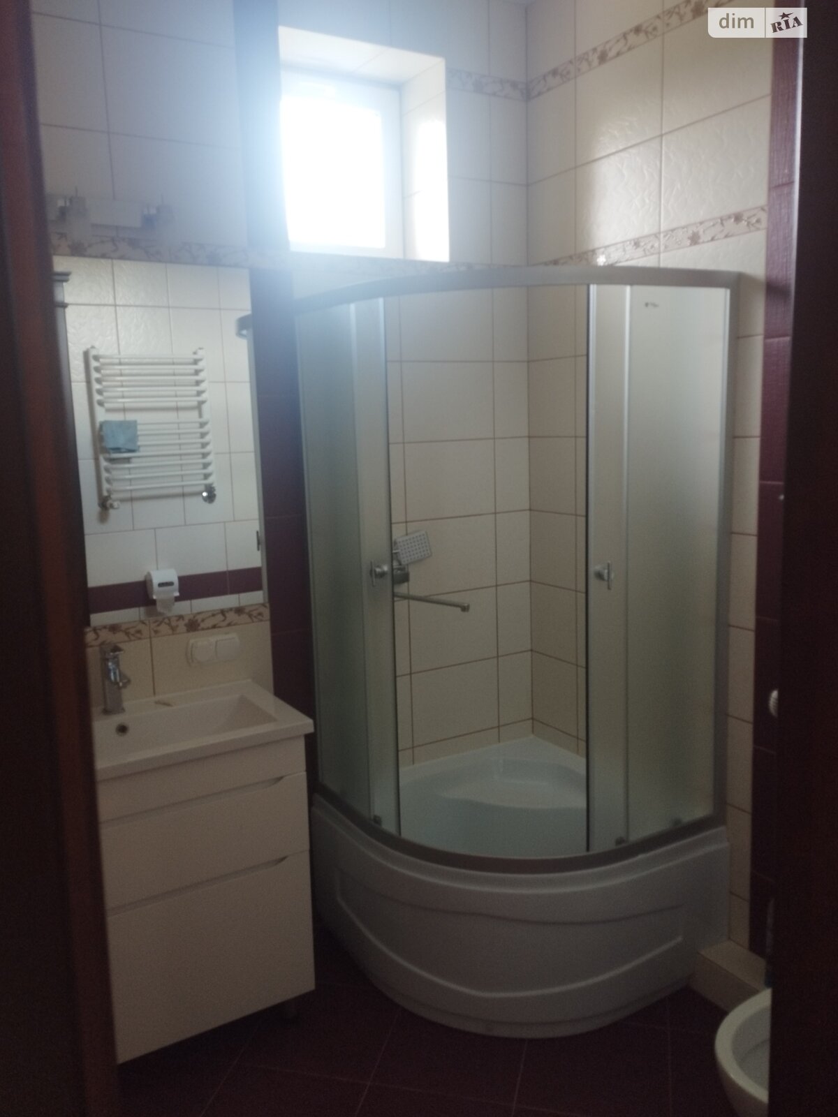 двухэтажный дом с балконом, 372.9 кв. м, кирпич. Сдается помесячно в Зымна Вода фото 1 двухэтажный дом с балконом, 372.9 кв. м, кирпич. Сдается помесячно в Зымна Вода фото 1