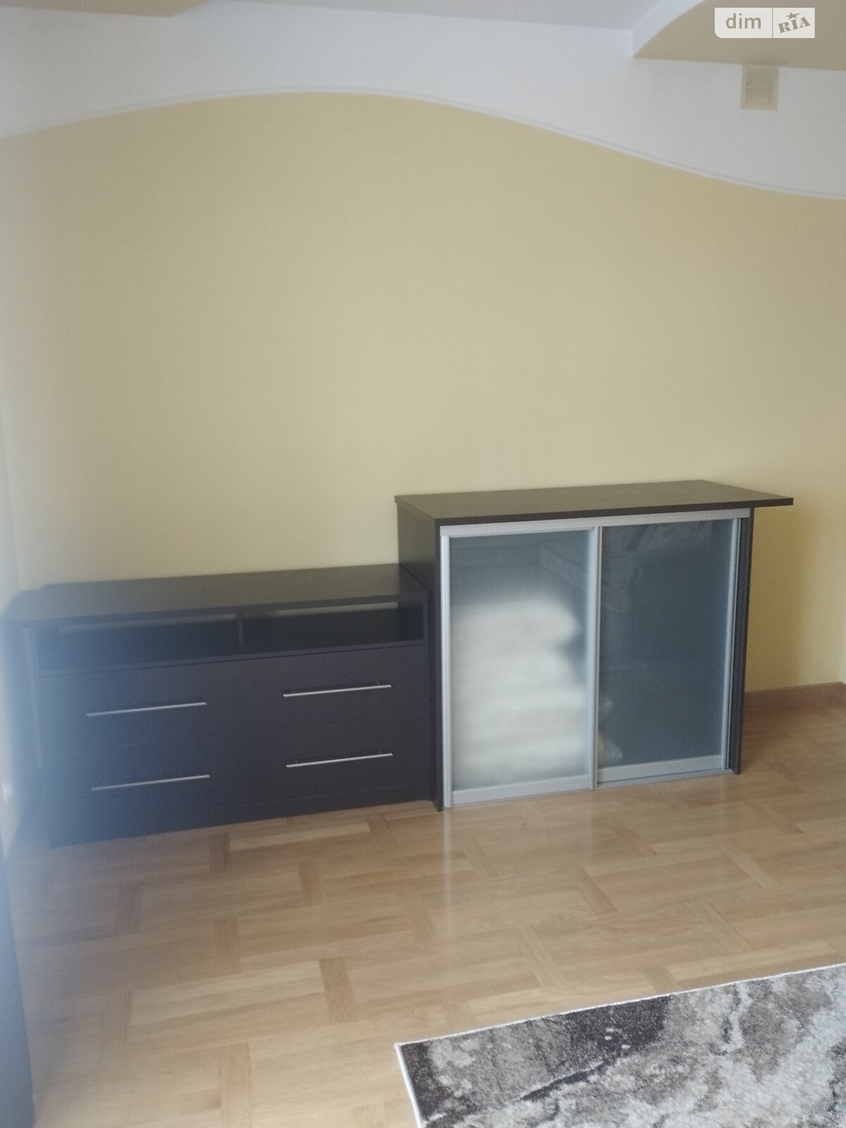 двухэтажный дом с балконом, 372.9 кв. м, кирпич. Сдается помесячно в Зымна Вода фото 1 двухэтажный дом с балконом, 372.9 кв. м, кирпич. Сдается помесячно в Зымна Вода фото 1
