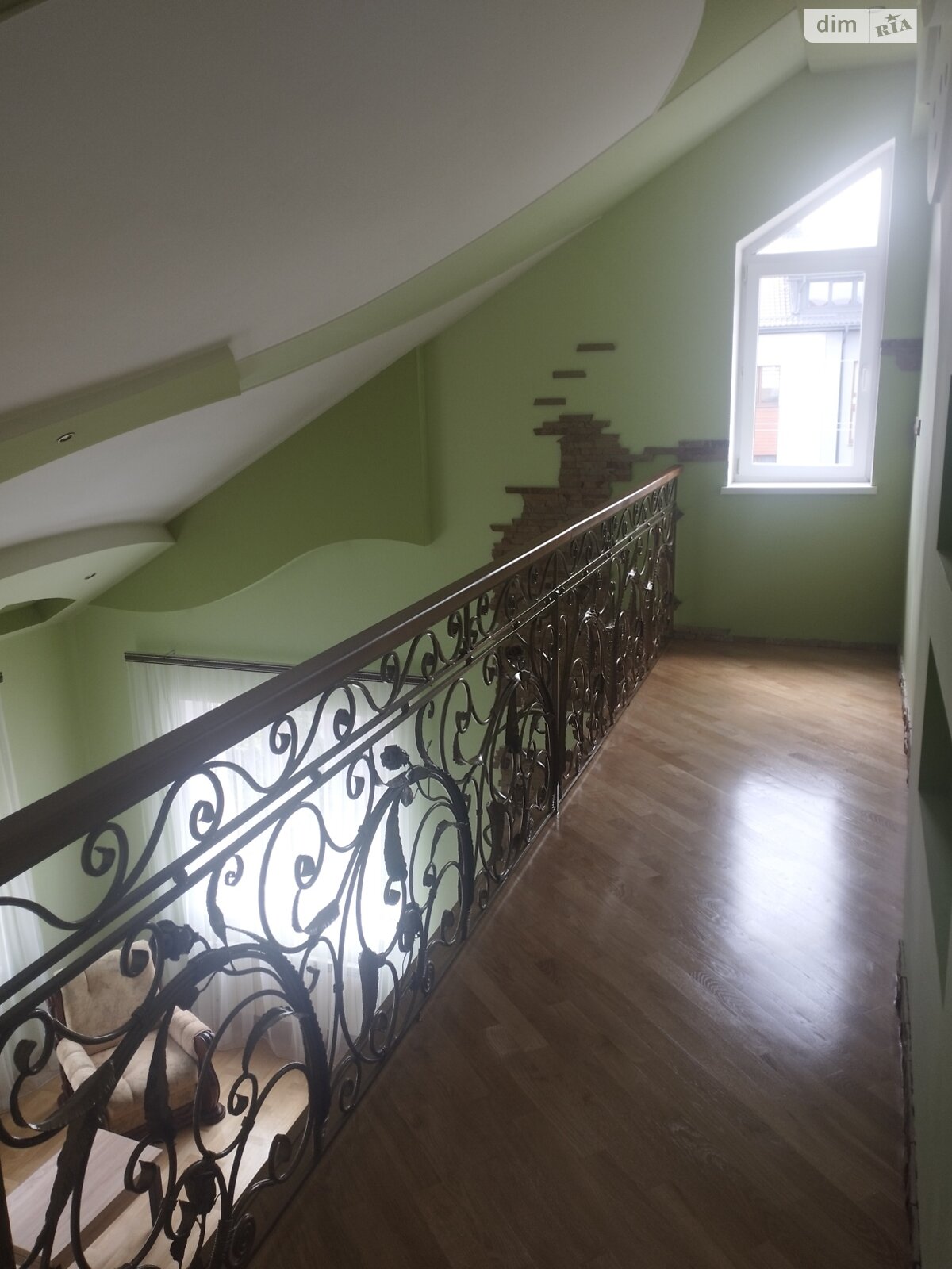 двухэтажный дом с балконом, 372.9 кв. м, кирпич. Сдается помесячно в Зымна Вода фото 1 двухэтажный дом с балконом, 372.9 кв. м, кирпич. Сдается помесячно в Зымна Вода фото 1