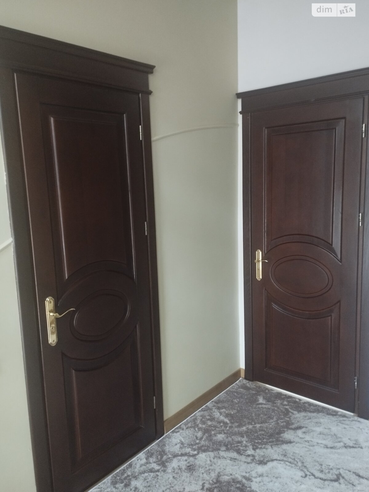 двухэтажный дом с балконом, 372.9 кв. м, кирпич. Сдается помесячно в Зымна Вода фото 1 двухэтажный дом с балконом, 372.9 кв. м, кирпич. Сдается помесячно в Зымна Вода фото 1
