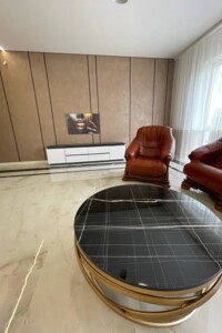 трехэтажный дом с гаражом, 360 кв. м, кирпич. Сдается помесячно в Зымна Вода фото 2