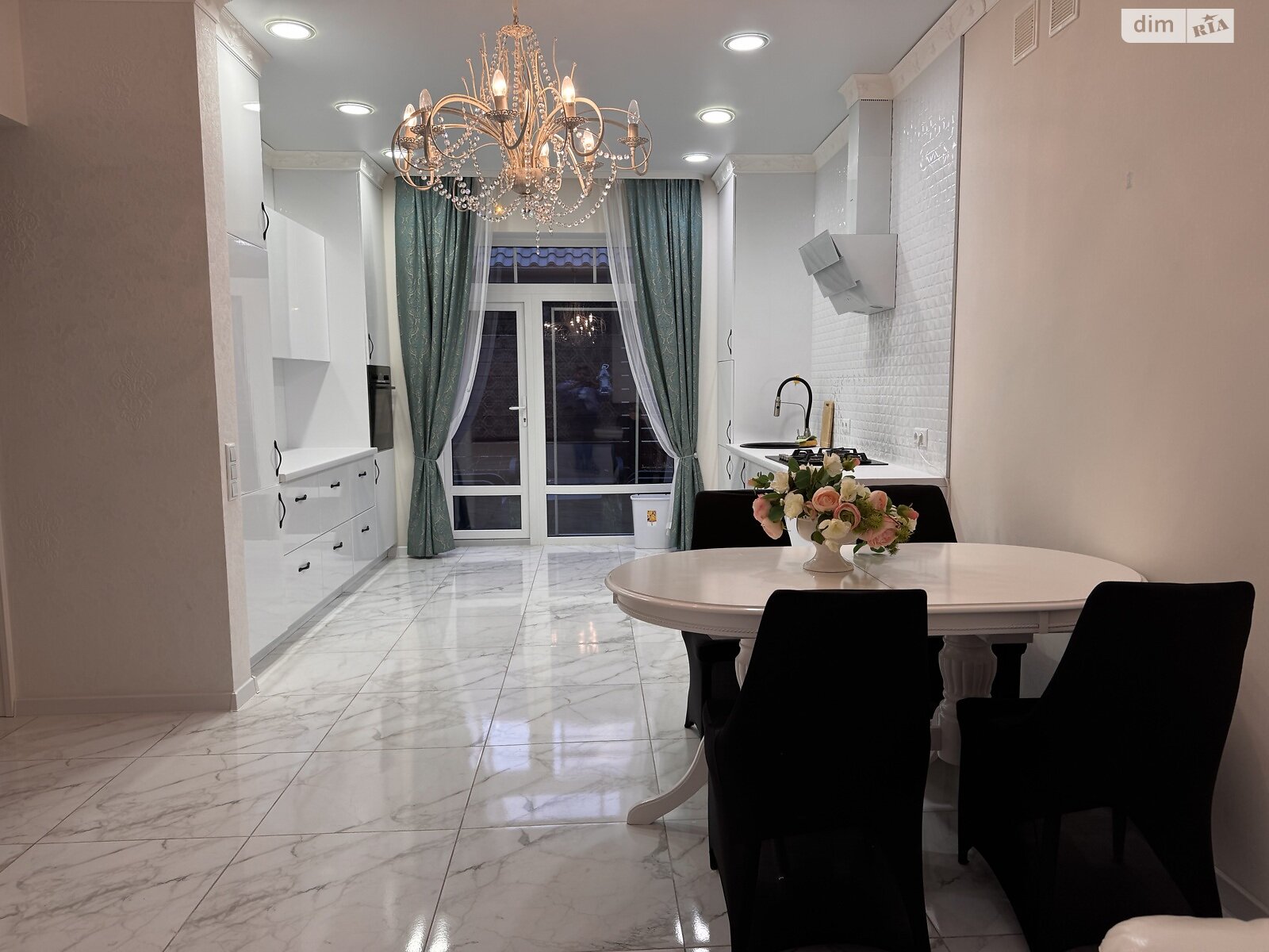 одноэтажный дуплекс, 103 кв. м, кирпич. Сдается помесячно в Буче, в районе Буча фото 1 одноэтажный дуплекс, 103 кв. м, кирпич. Сдается помесячно в Буче, в районе Буча фото 1