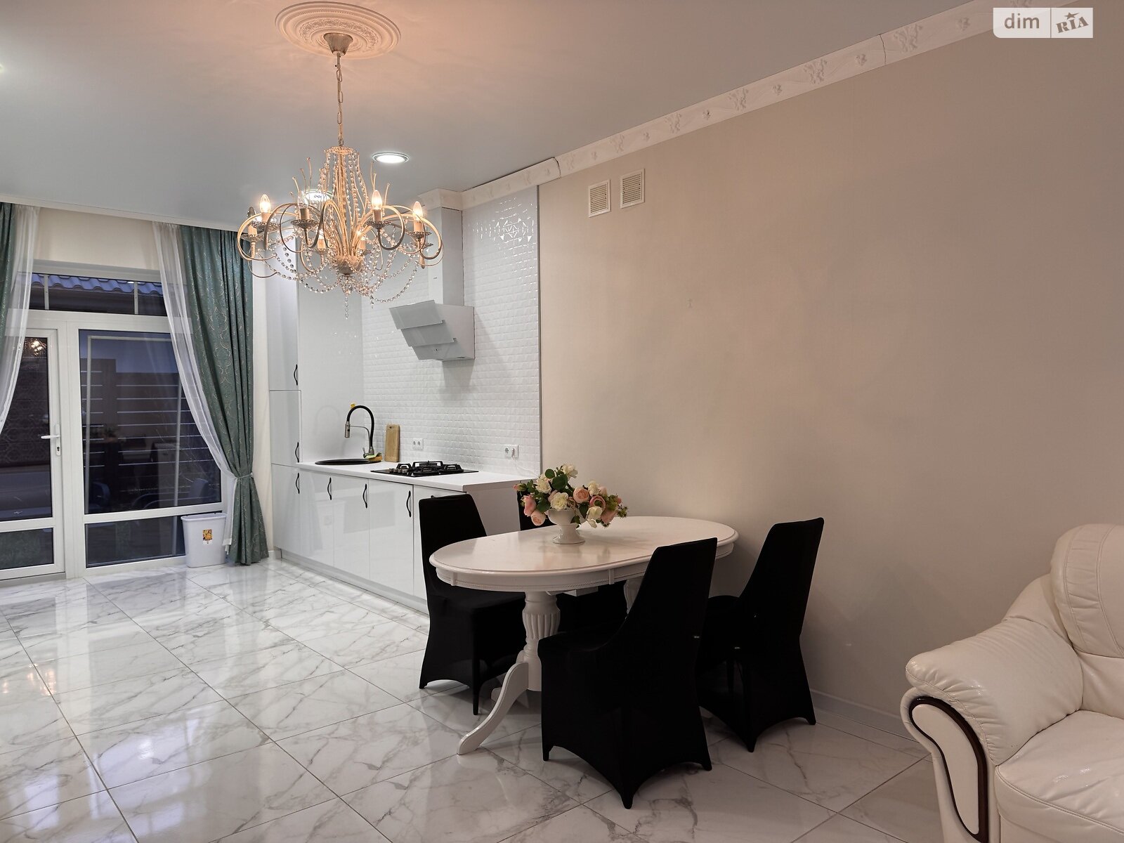 одноэтажный дуплекс, 103 кв. м, кирпич. Сдается помесячно в Буче, в районе Буча фото 1 одноэтажный дуплекс, 103 кв. м, кирпич. Сдается помесячно в Буче, в районе Буча фото 1