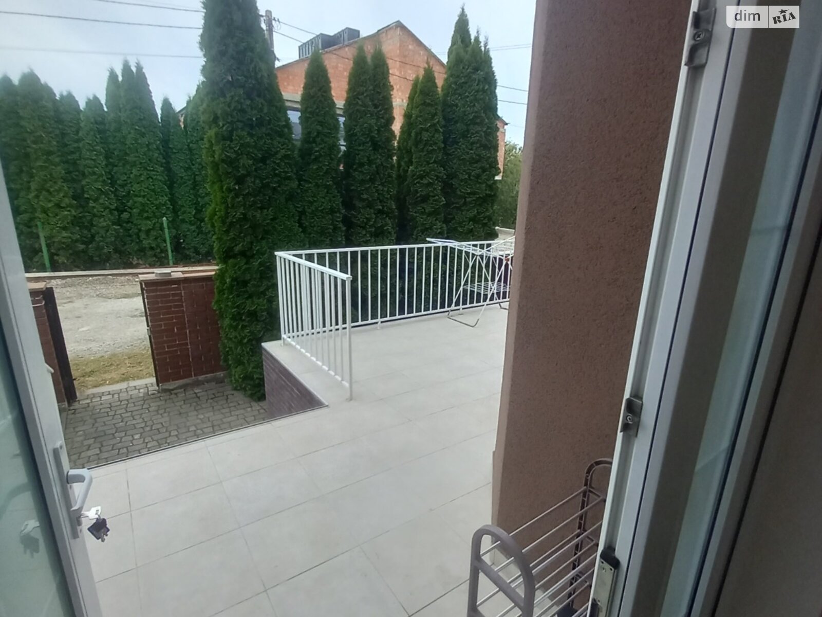 двухэтажный дуплекс, 365 кв. м, кирпич. Сдается помесячно в Черновцах, в районе Шевченковский фото 1 двухэтажный дуплекс, 365 кв. м, кирпич. Сдается помесячно в Черновцах, в районе Шевченковский фото 1