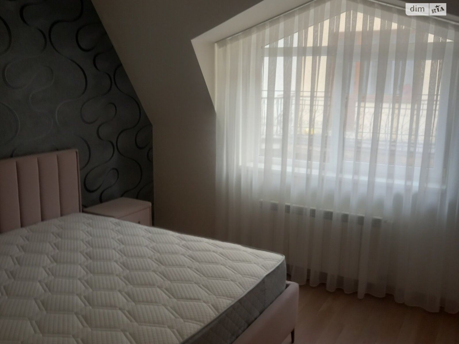 двухэтажный дуплекс, 365 кв. м, кирпич. Сдается помесячно в Черновцах, в районе Шевченковский фото 1 двухэтажный дуплекс, 365 кв. м, кирпич. Сдается помесячно в Черновцах, в районе Шевченковский фото 1