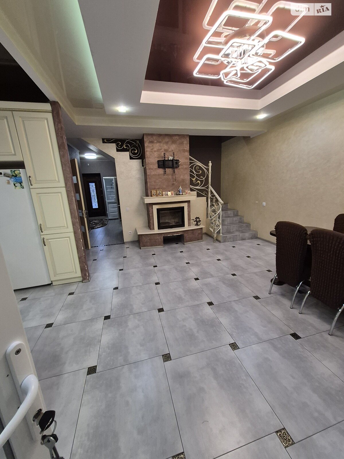 двопроверховий дуплекс, 105 кв. м, кирпич. Здається помісячно в Хмельницькому, в районі Лезневе фото 1