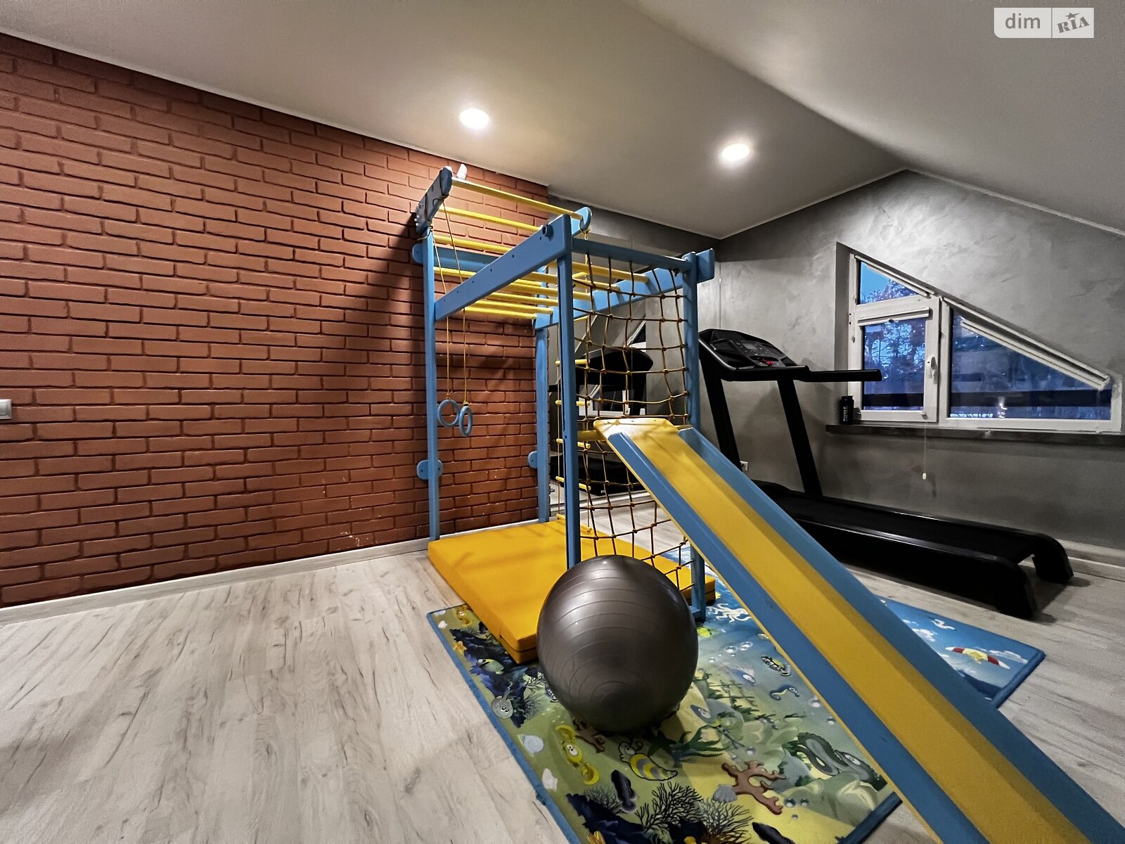 трехэтажный дуплекс, 180 кв. м, кирпич. Сдается помесячно в Ирпене, в районе Ирпень фото 1 трехэтажный дуплекс, 180 кв. м, кирпич. Сдается помесячно в Ирпене, в районе Ирпень фото 1