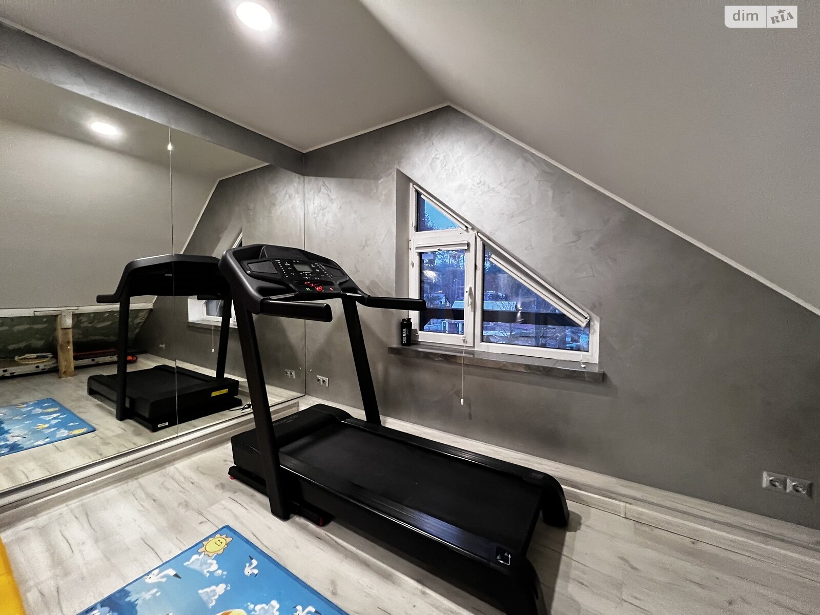 трехэтажный дуплекс, 180 кв. м, кирпич. Сдается помесячно в Ирпене, в районе Ирпень фото 1 трехэтажный дуплекс, 180 кв. м, кирпич. Сдается помесячно в Ирпене, в районе Ирпень фото 1