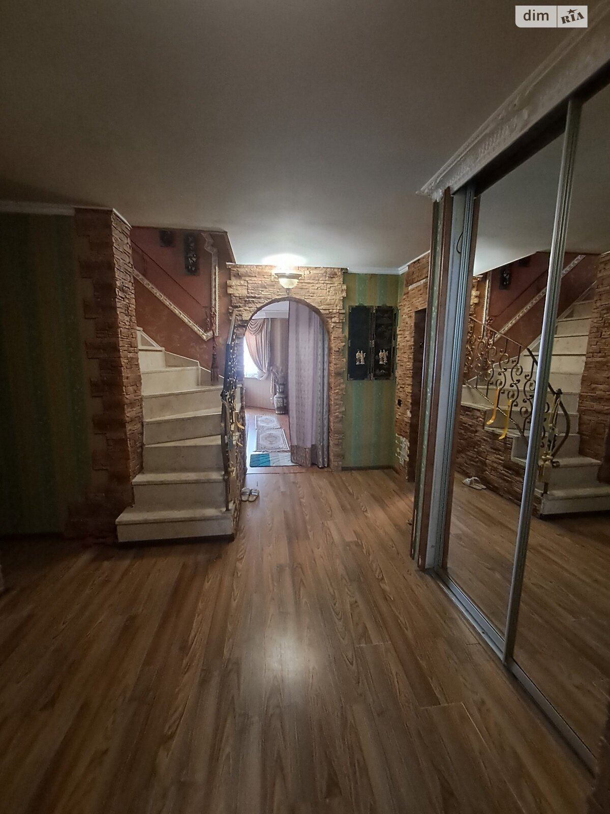 трехэтажный дуплекс, 200 кв. м, кирпич. Сдается помесячно в Киеве, в районе Русановские Сады фото 1 трехэтажный дуплекс, 200 кв. м, кирпич. Сдается помесячно в Киеве, в районе Русановские Сады фото 1