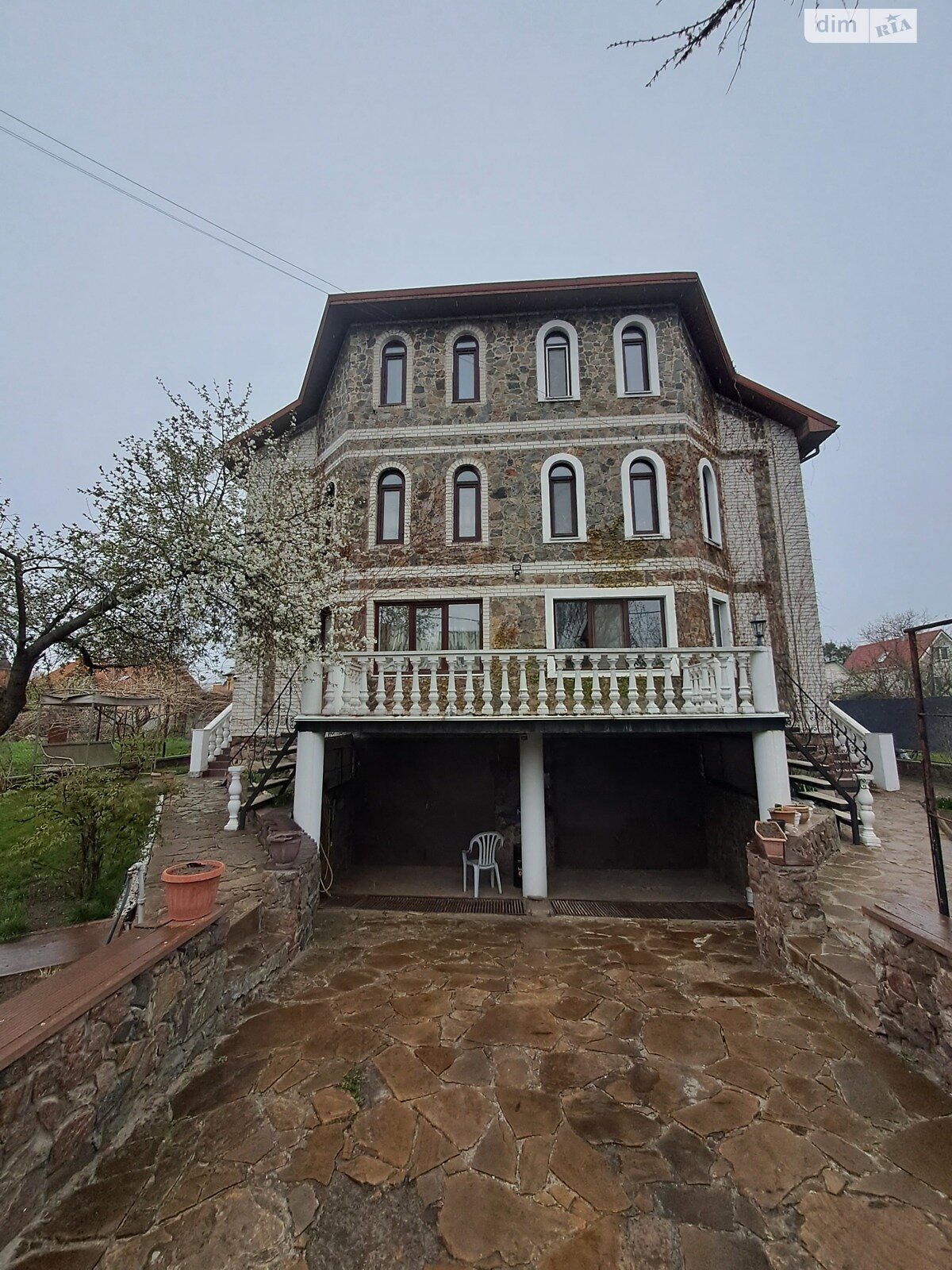 трехэтажный дуплекс, 200 кв. м, кирпич. Сдается помесячно в Киеве, в районе Русановские Сады фото 1 трехэтажный дуплекс, 200 кв. м, кирпич. Сдается помесячно в Киеве, в районе Русановские Сады фото 1