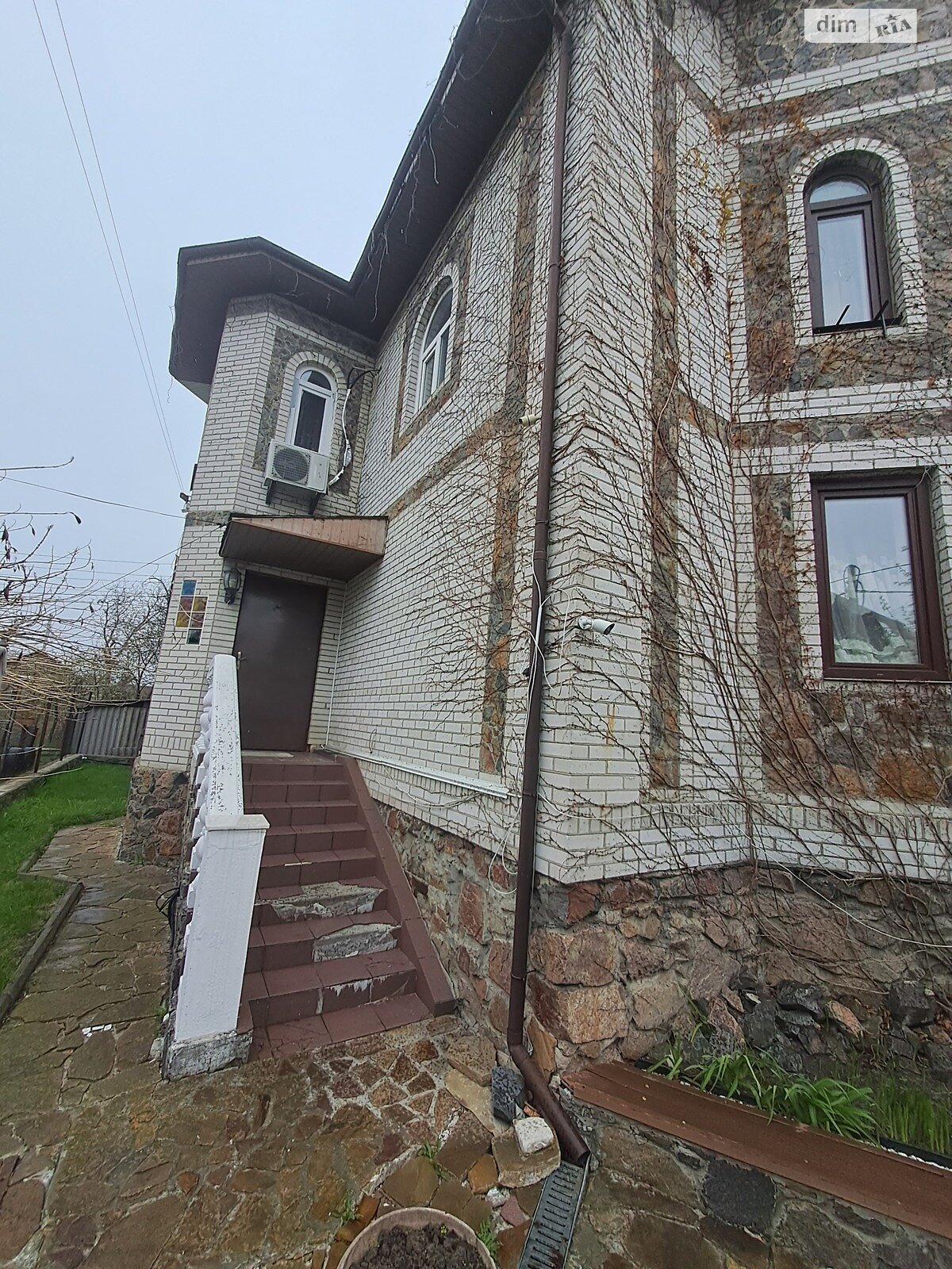 трехэтажный дуплекс, 200 кв. м, кирпич. Сдается помесячно в Киеве, в районе Русановские Сады фото 1 трехэтажный дуплекс, 200 кв. м, кирпич. Сдается помесячно в Киеве, в районе Русановские Сады фото 1