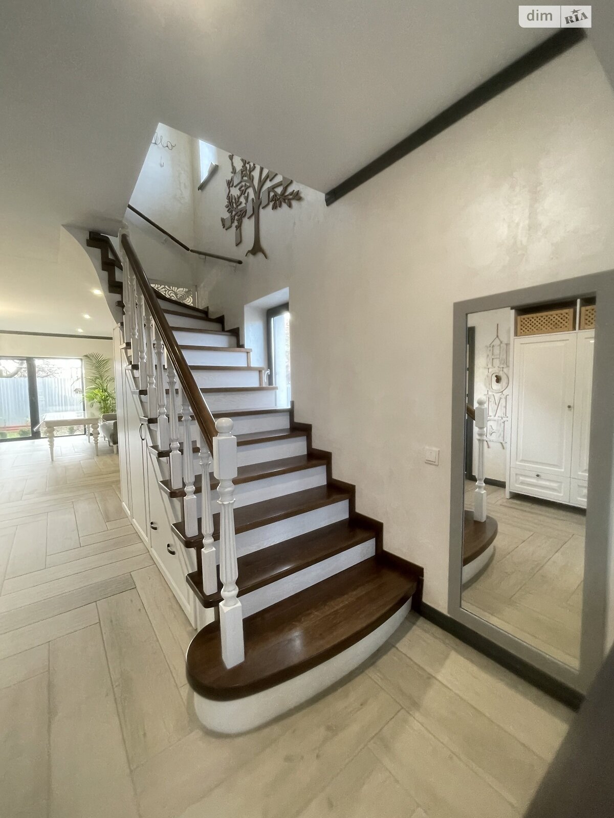 двухэтажный дуплекс, 176 кв. м, кирпич. Сдается помесячно в Минае фото 1