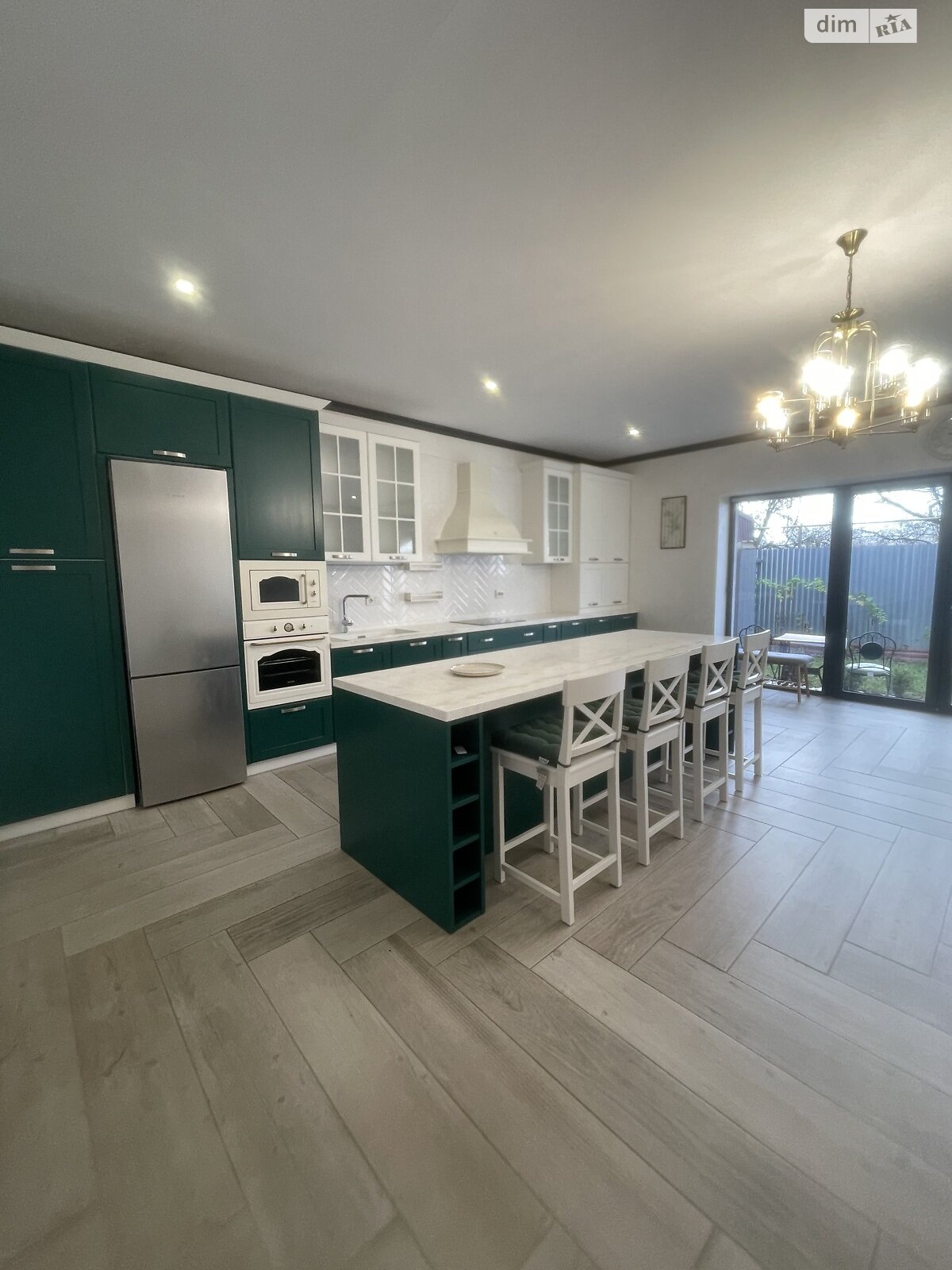 двухэтажный дуплекс, 176 кв. м, кирпич. Сдается помесячно в Минае фото 1