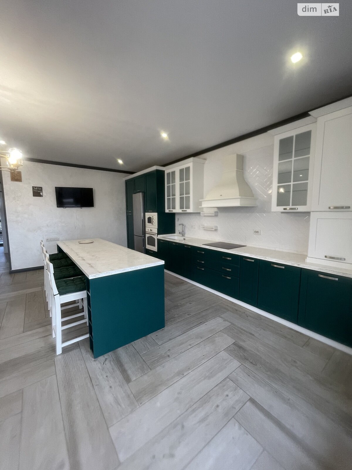 двухэтажный дуплекс, 176 кв. м, кирпич. Сдается помесячно в Минае фото 1