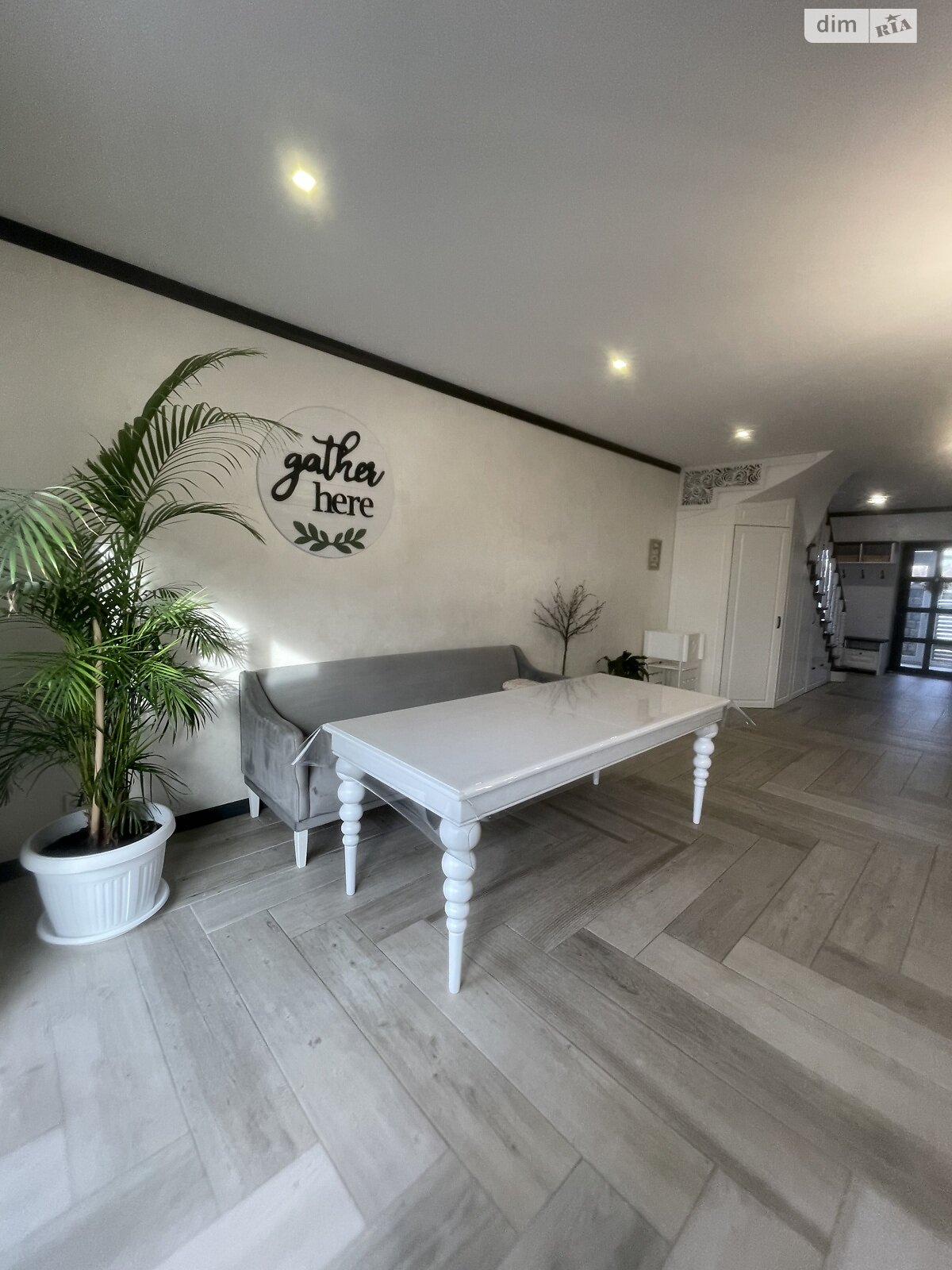 двухэтажный дуплекс, 176 кв. м, кирпич. Сдается помесячно в Минае фото 1