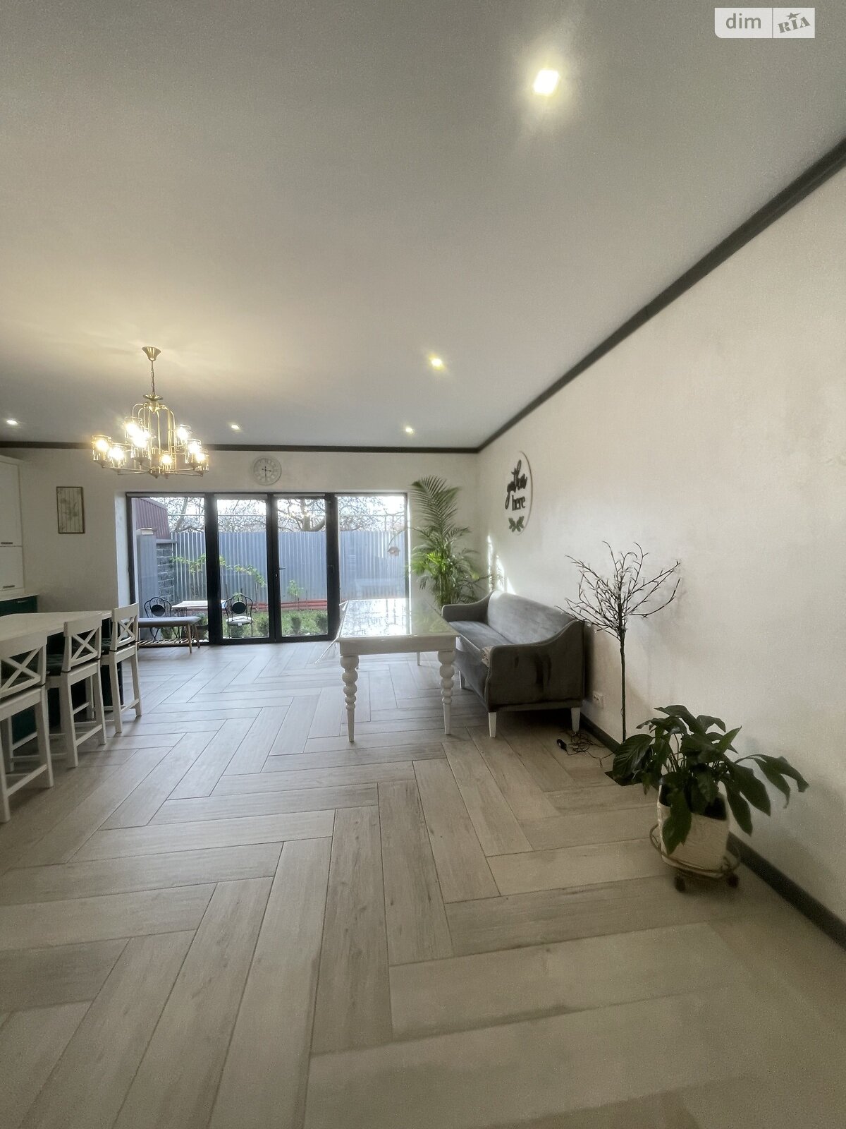 двухэтажный дуплекс, 176 кв. м, кирпич. Сдается помесячно в Минае фото 1