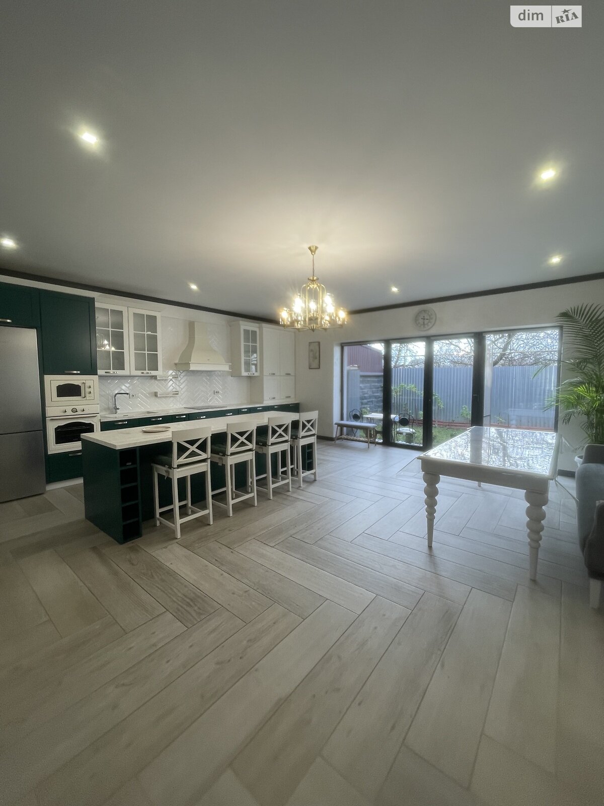 двухэтажный дуплекс, 176 кв. м, кирпич. Сдается помесячно в Минае фото 1