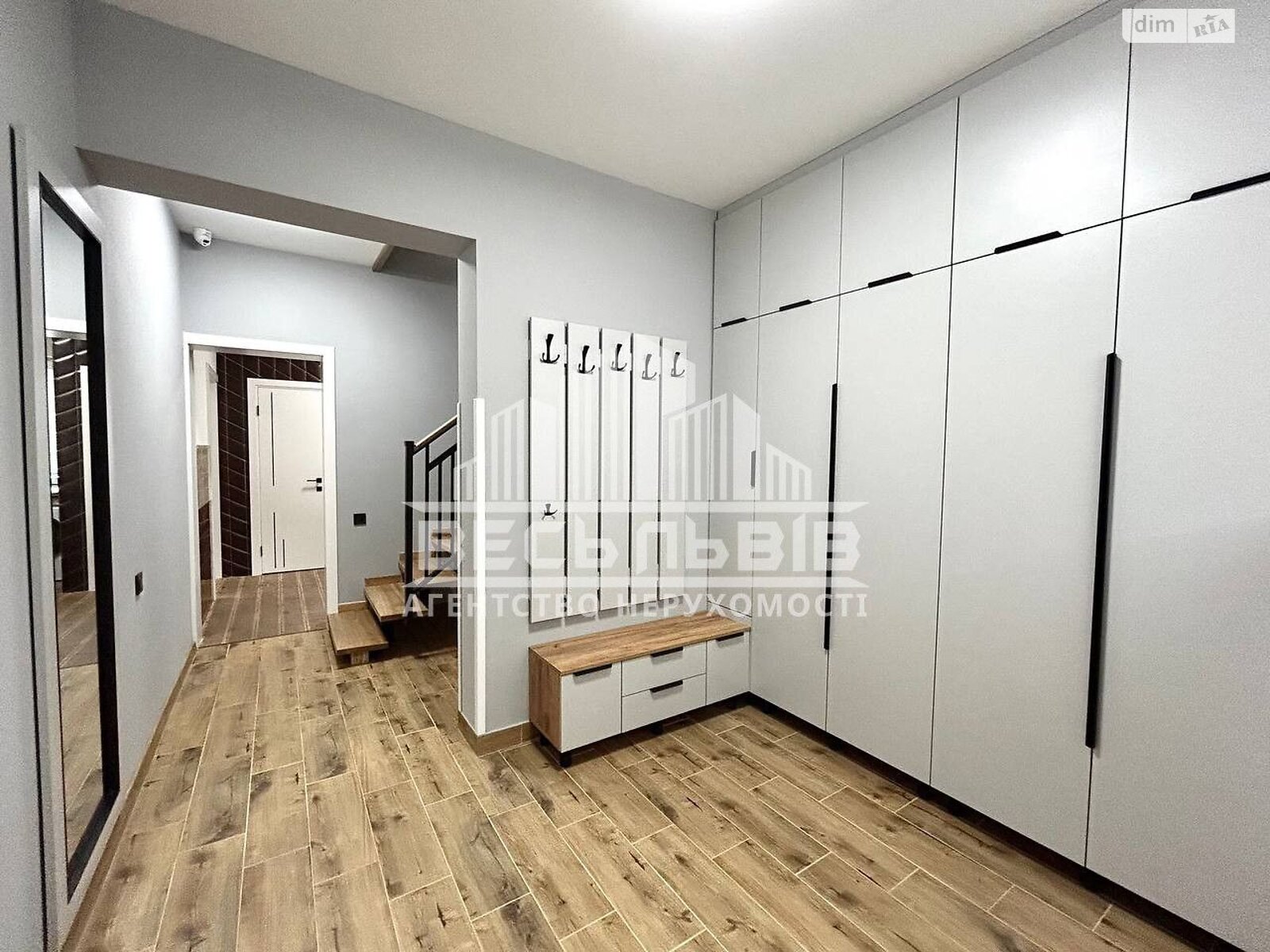 триповерховий дуплекс, 150 кв. м, цегла. Здається помісячно в Сокільниках фото 1 триповерховий дуплекс, 150 кв. м, цегла. Здається помісячно в Сокільниках фото 1